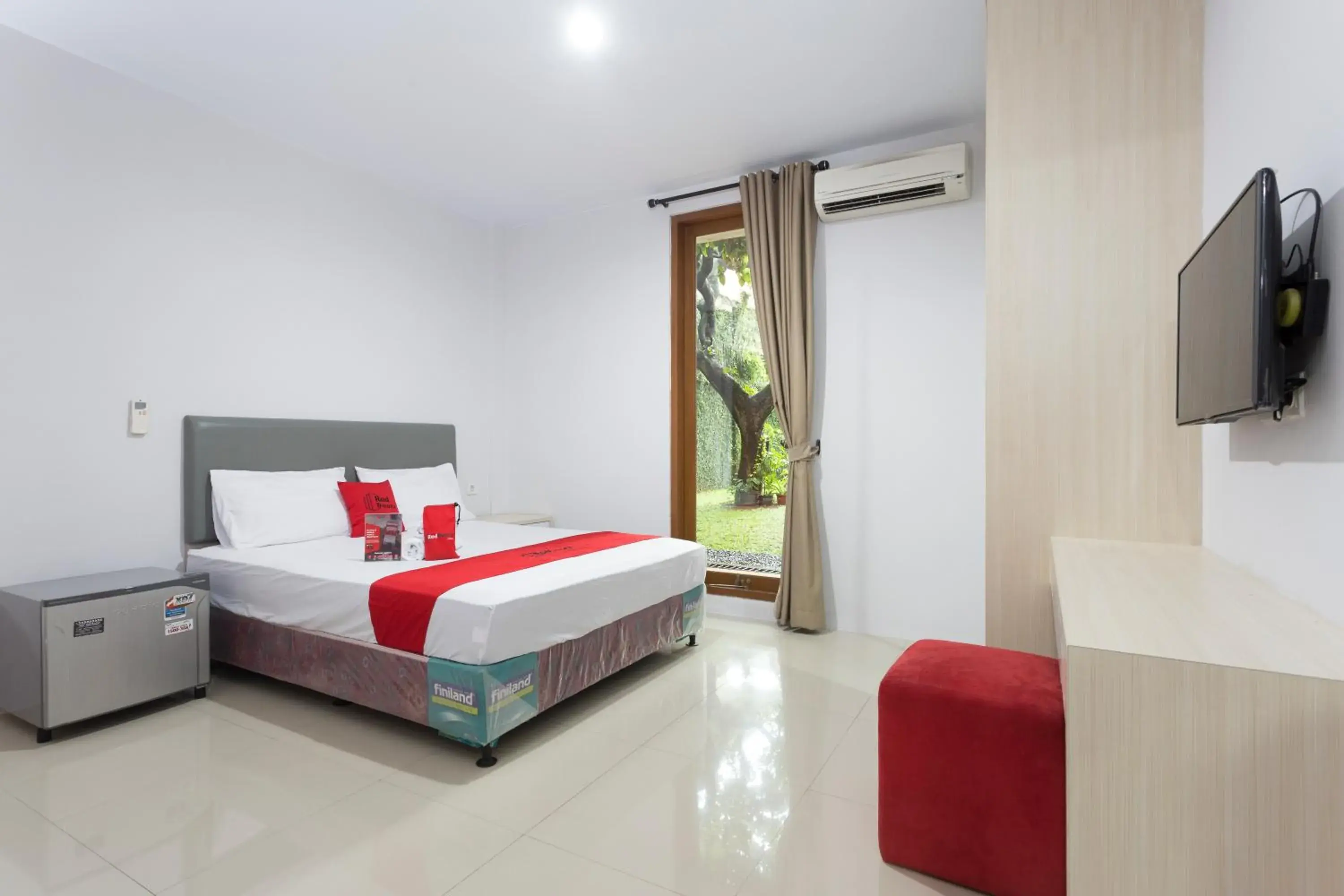 Bedroom, Bed in RedDoorz Plus near Cilandak Town Square 2 Bedroom, Bed in RedDoorz Plus near Cilandak Town Square 2