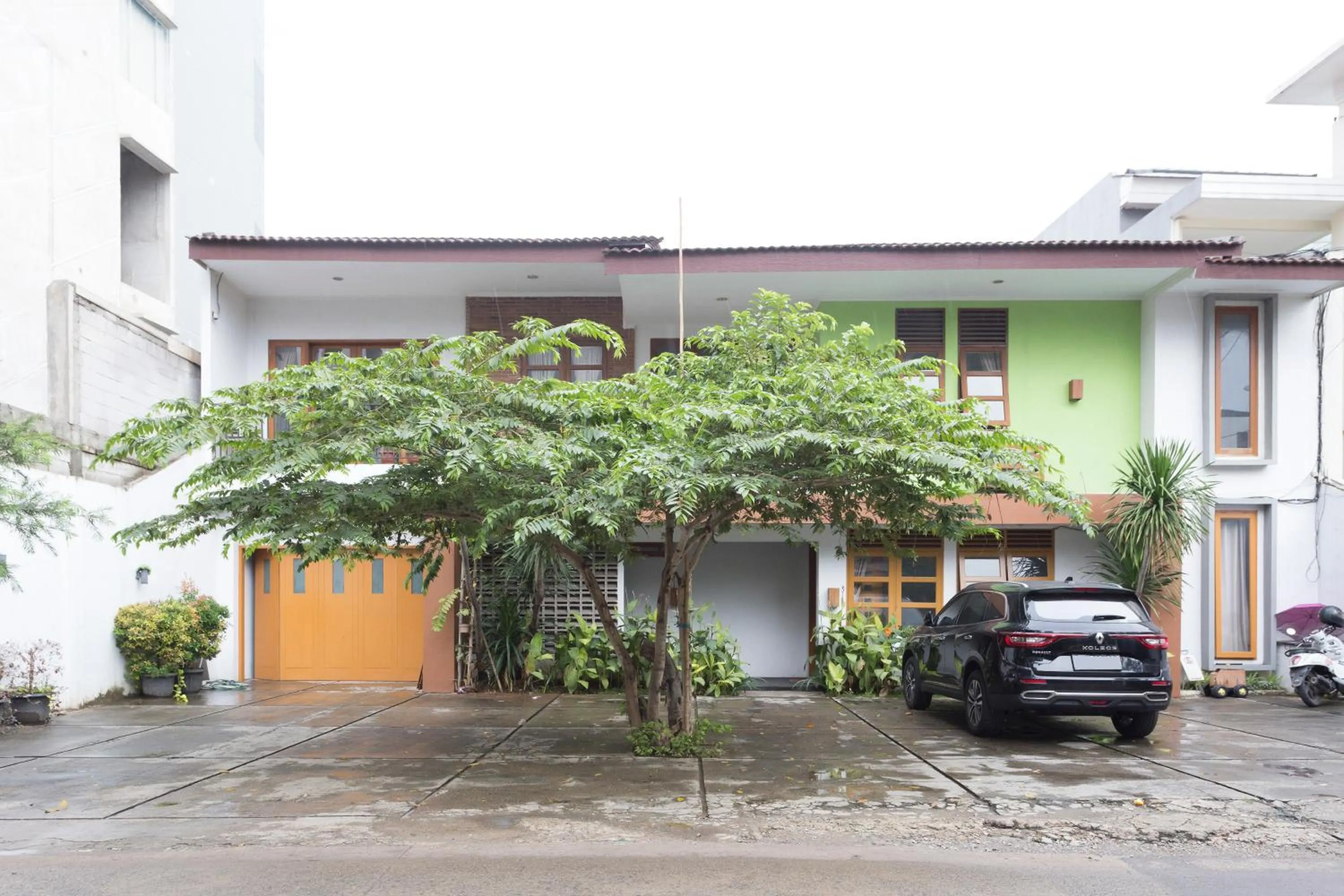 Property building in RedDoorz Plus near Cilandak Town Square 2