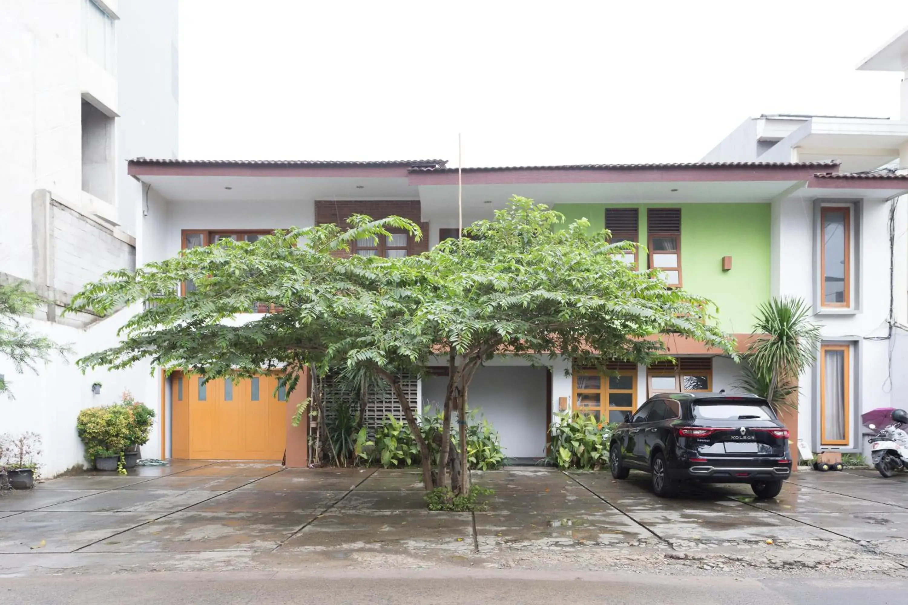 Property building in RedDoorz Plus near Cilandak Town Square 2 Property building in RedDoorz Plus near Cilandak Town Square 2