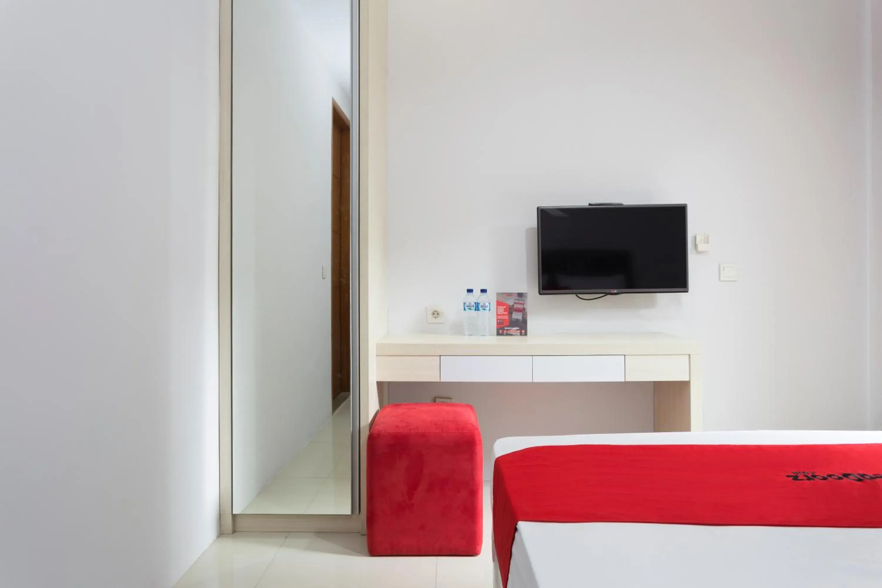 Bedroom in RedDoorz Plus near Cilandak Town Square 2 Bedroom in RedDoorz Plus near Cilandak Town Square 2