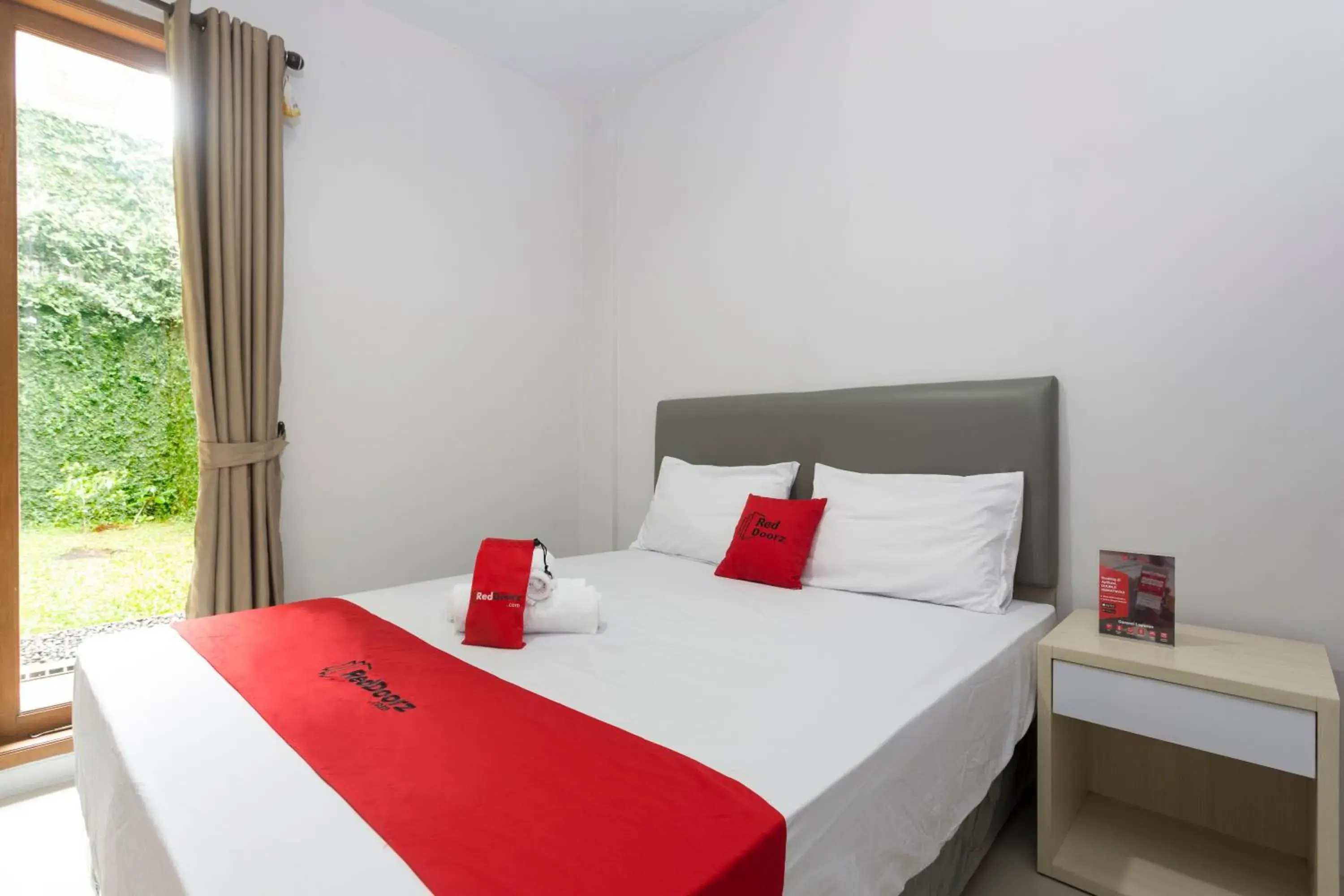 Bedroom, Bed in RedDoorz Plus near Cilandak Town Square 2 Bedroom, Bed in RedDoorz Plus near Cilandak Town Square 2