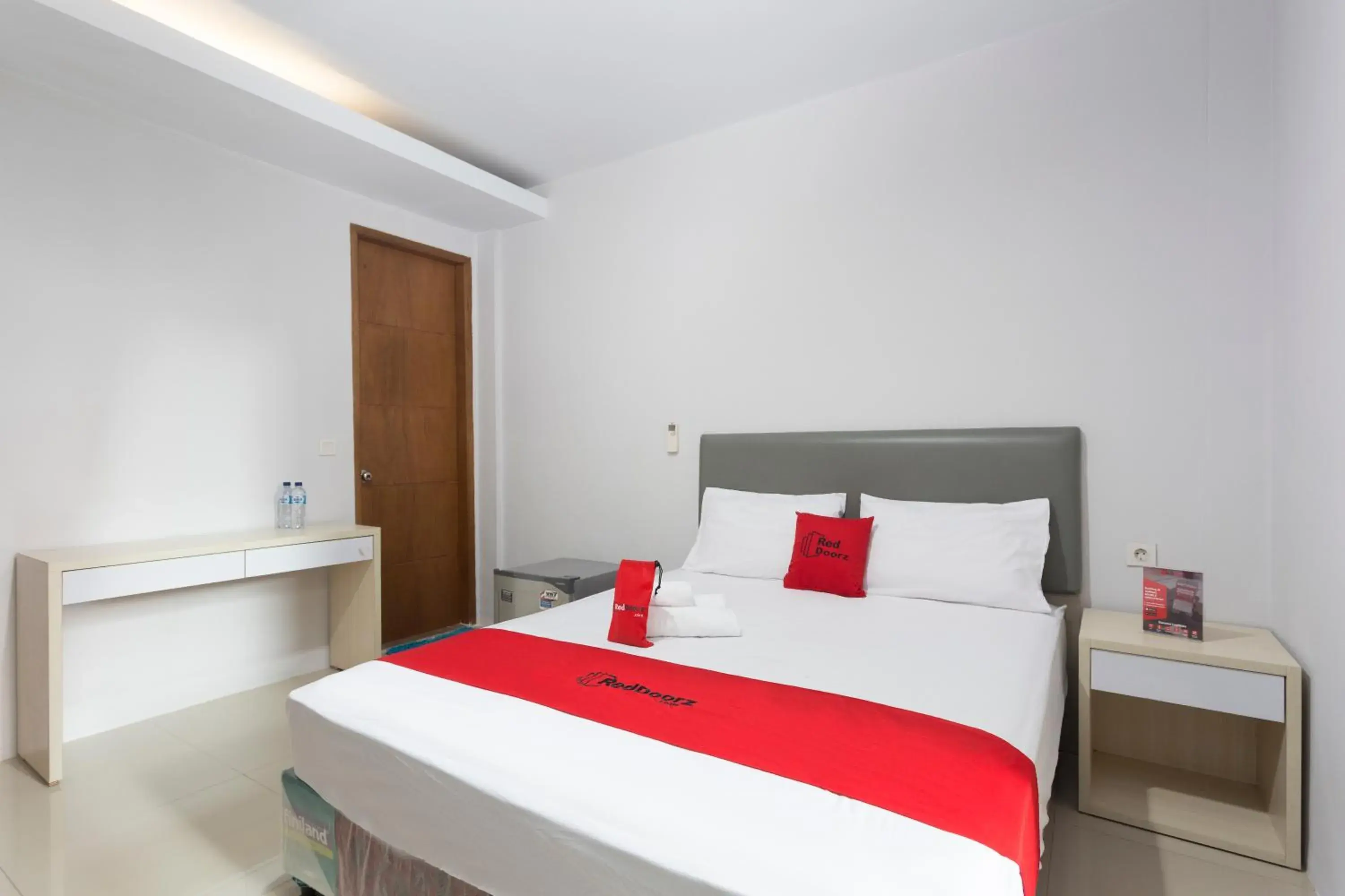 Bedroom, Bed in RedDoorz Plus near Cilandak Town Square 2 Bedroom, Bed in RedDoorz Plus near Cilandak Town Square 2