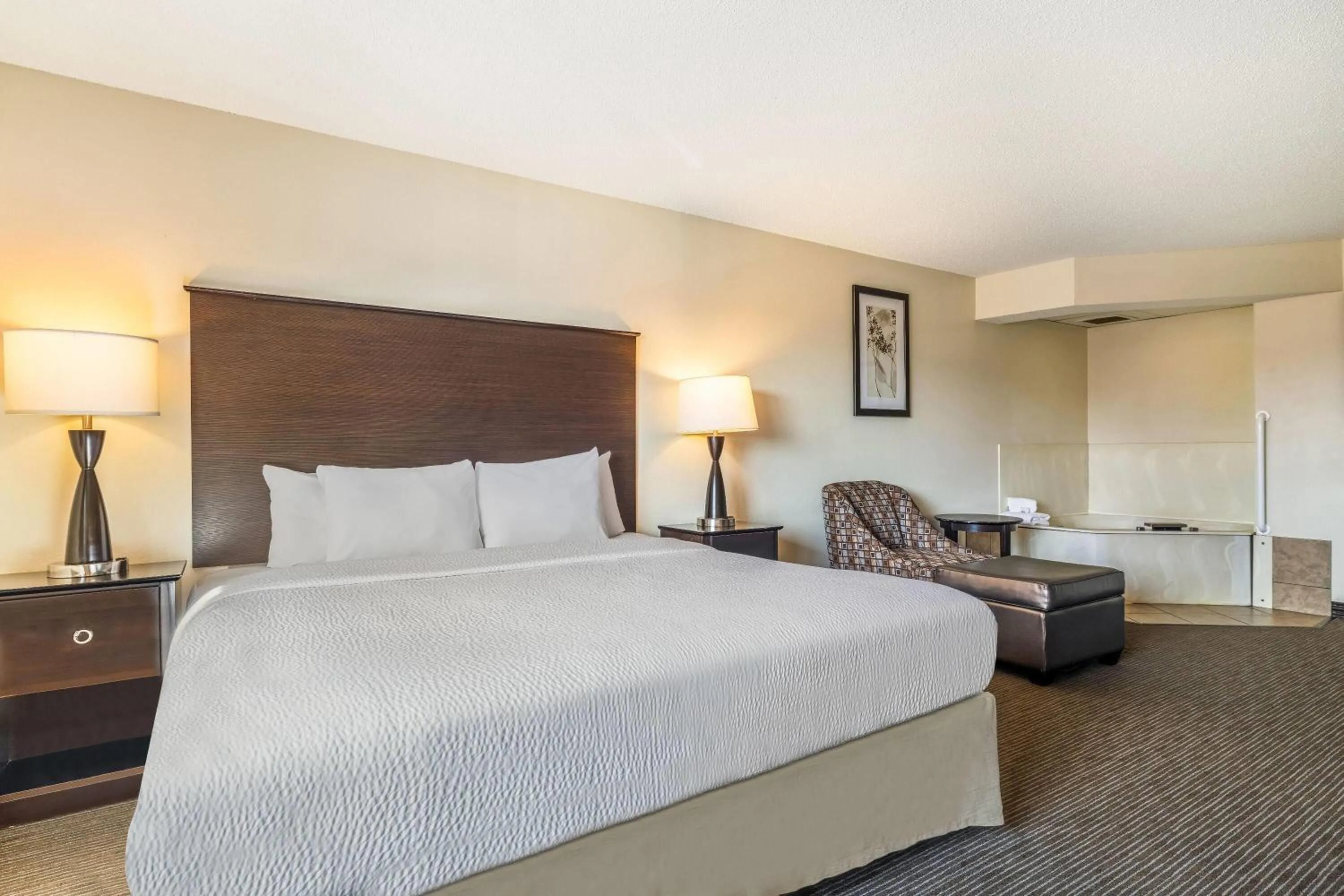 Photo of the whole room, Bed in Baymont by Wyndham Bloomington MSP Airport