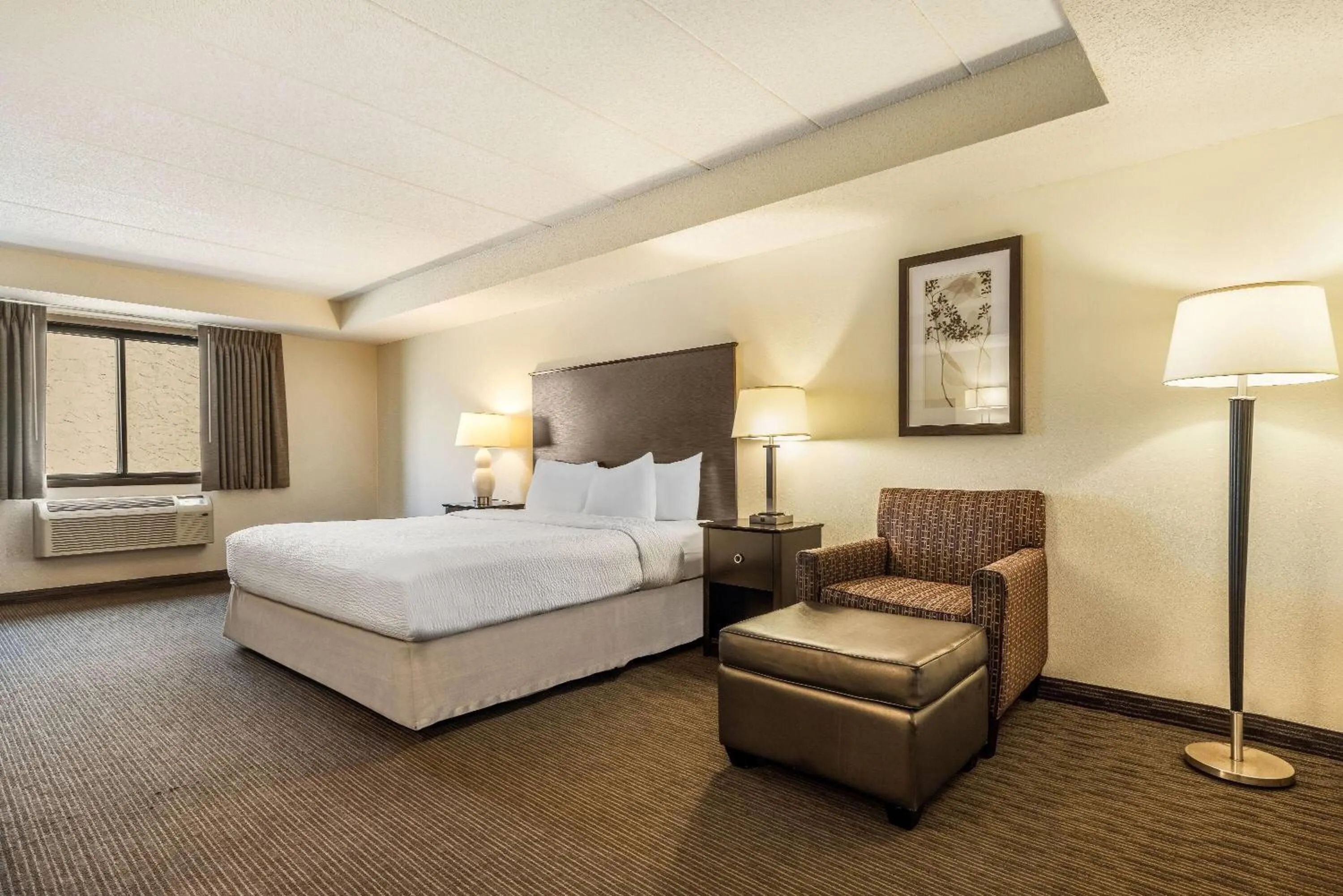 Photo of the whole room, Bed in Baymont by Wyndham Bloomington MSP Airport
