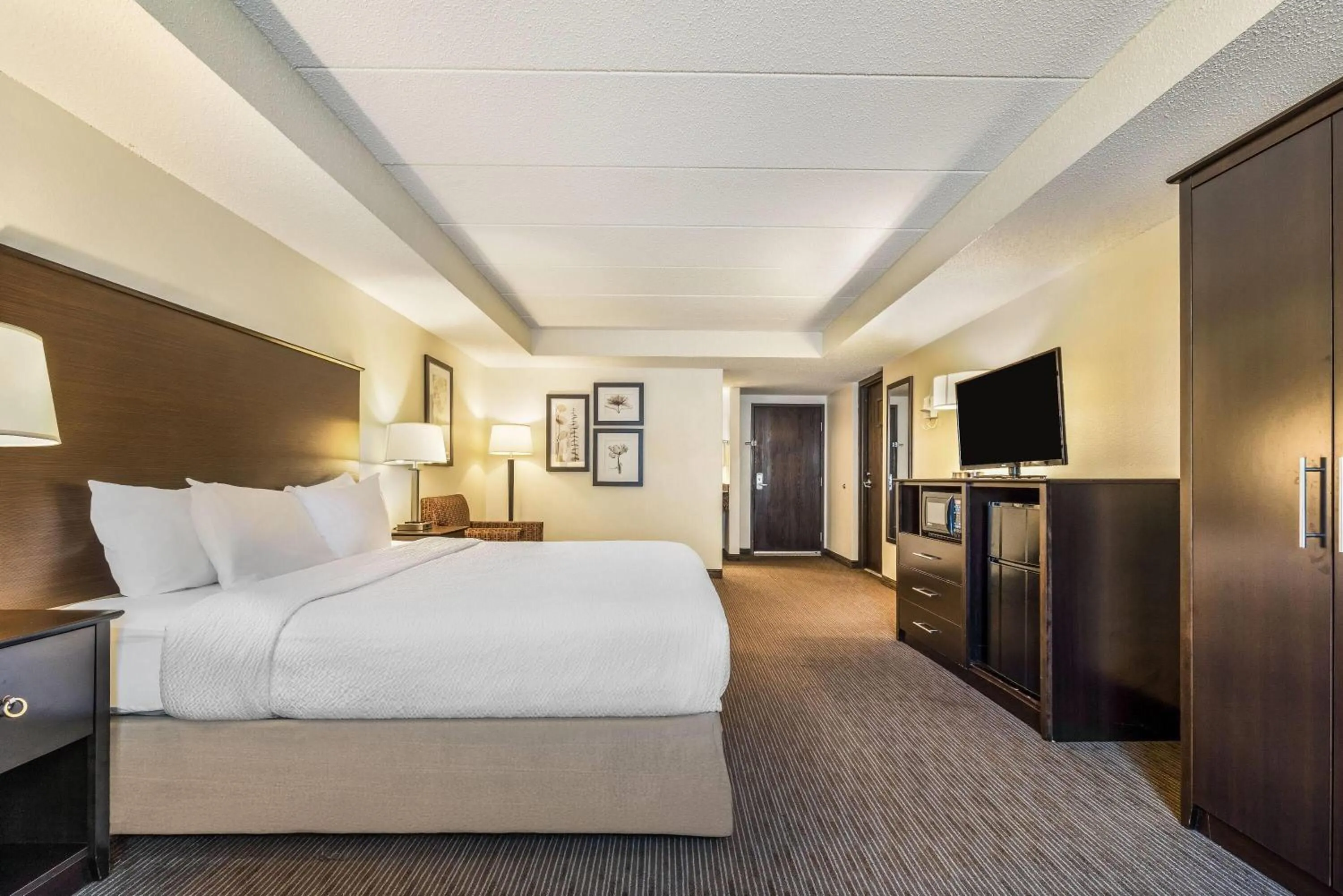 Photo of the whole room, Bed in Baymont by Wyndham Bloomington MSP Airport