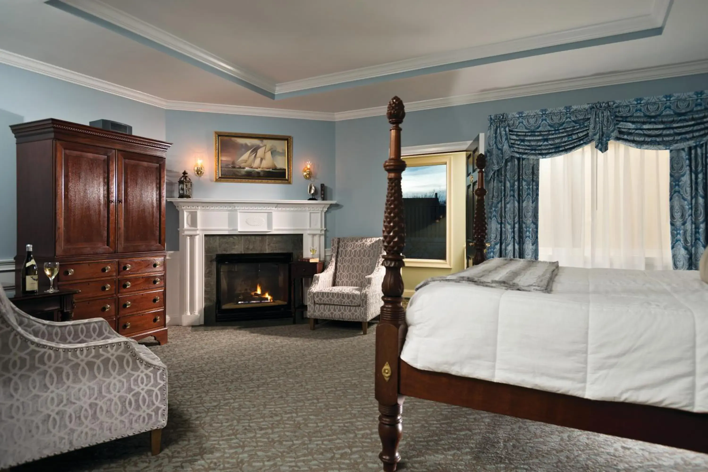 Photo of the whole room, Bed in Dan'l Webster Inn and Spa Photo of the whole room, Bed in Dan'l Webster Inn and Spa