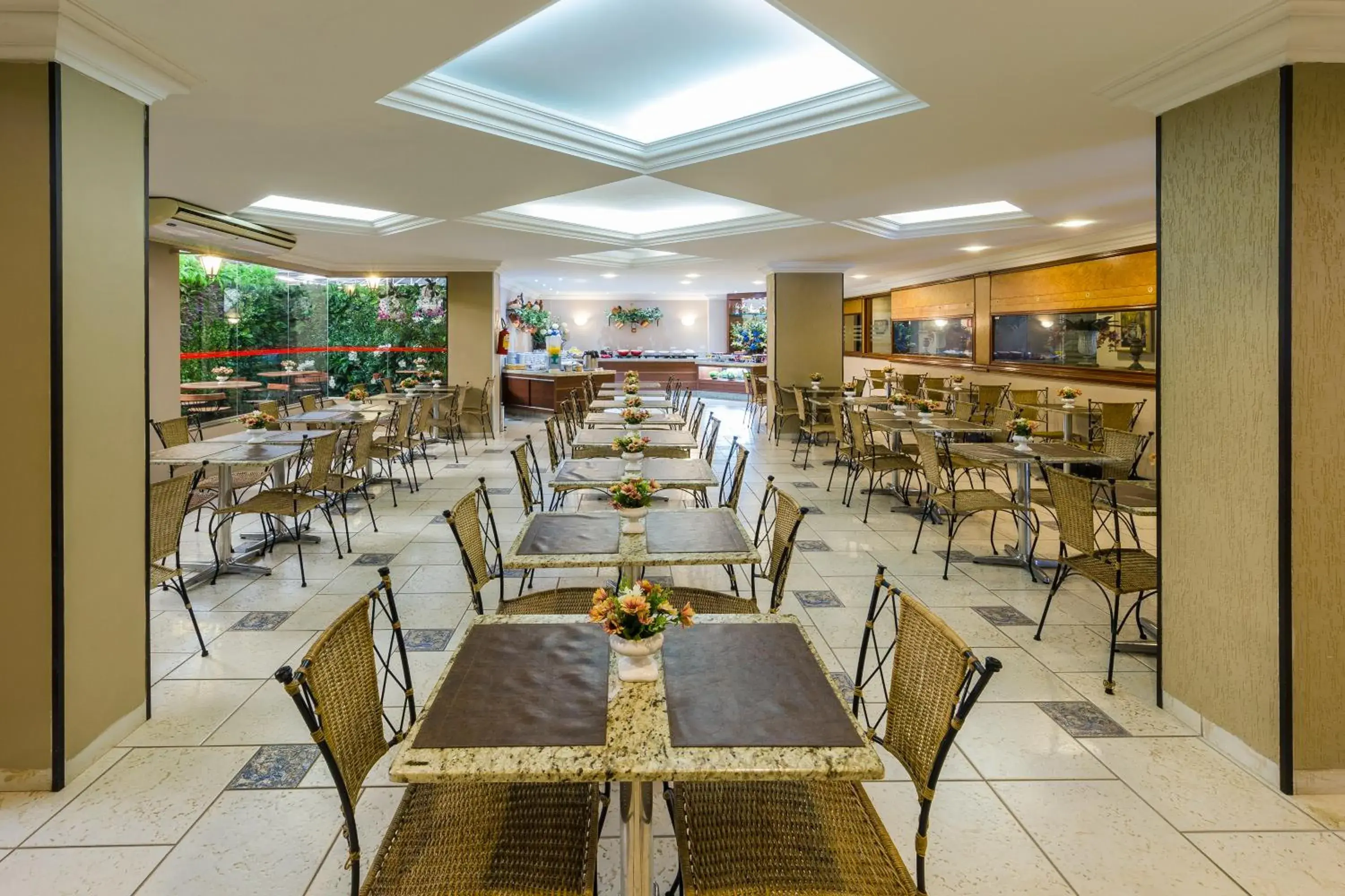 Restaurant/places to eat in Hotel Thomasi Express - Londrina Restaurant/places to eat in Hotel Thomasi Express - Londrina