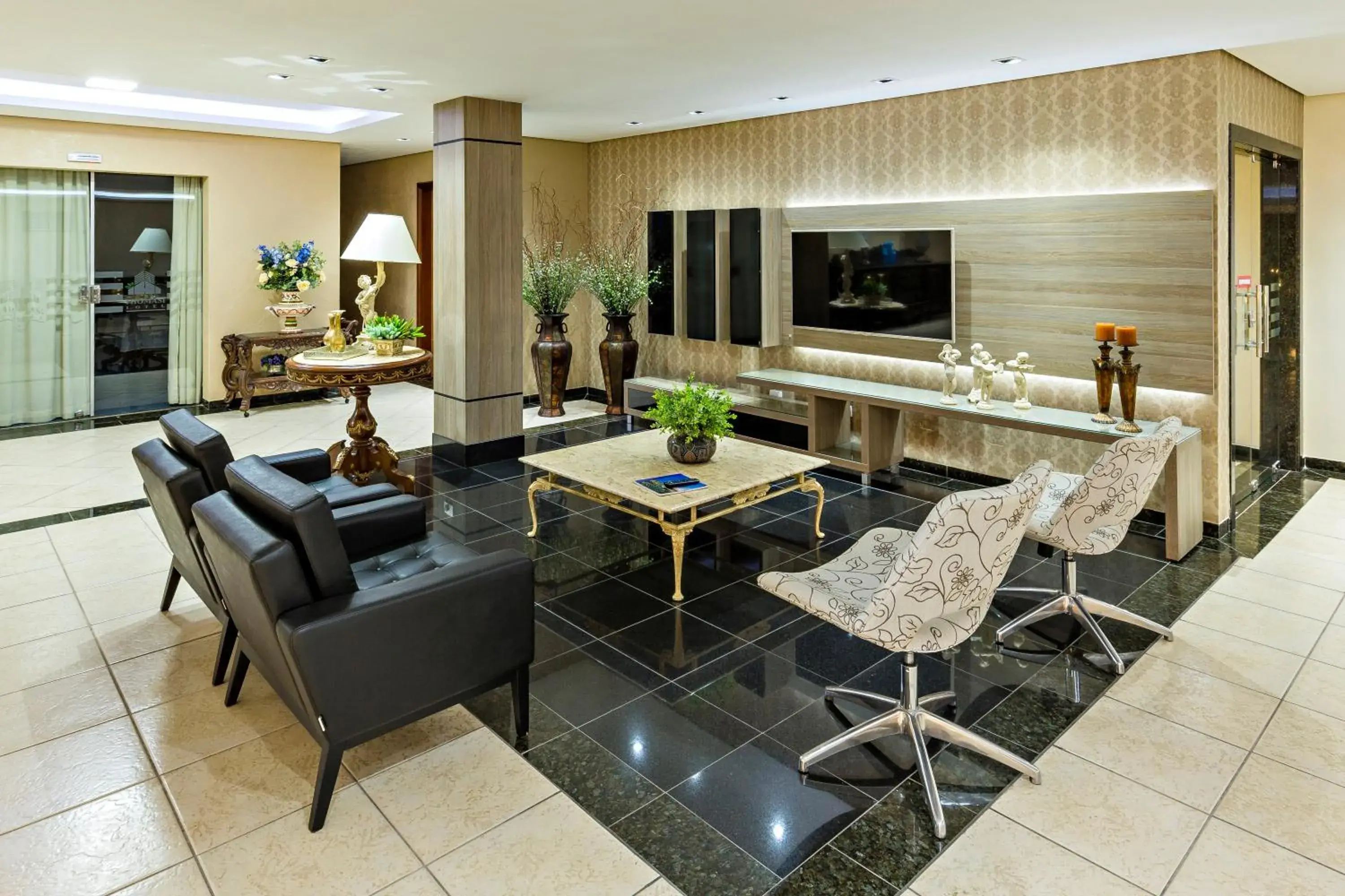 Living room in Hotel Thomasi Express - Londrina Living room in Hotel Thomasi Express - Londrina