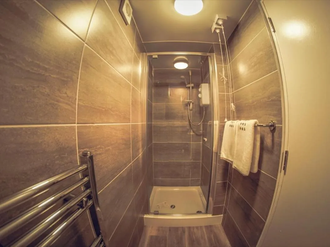 Bathroom in Hallam Rooms