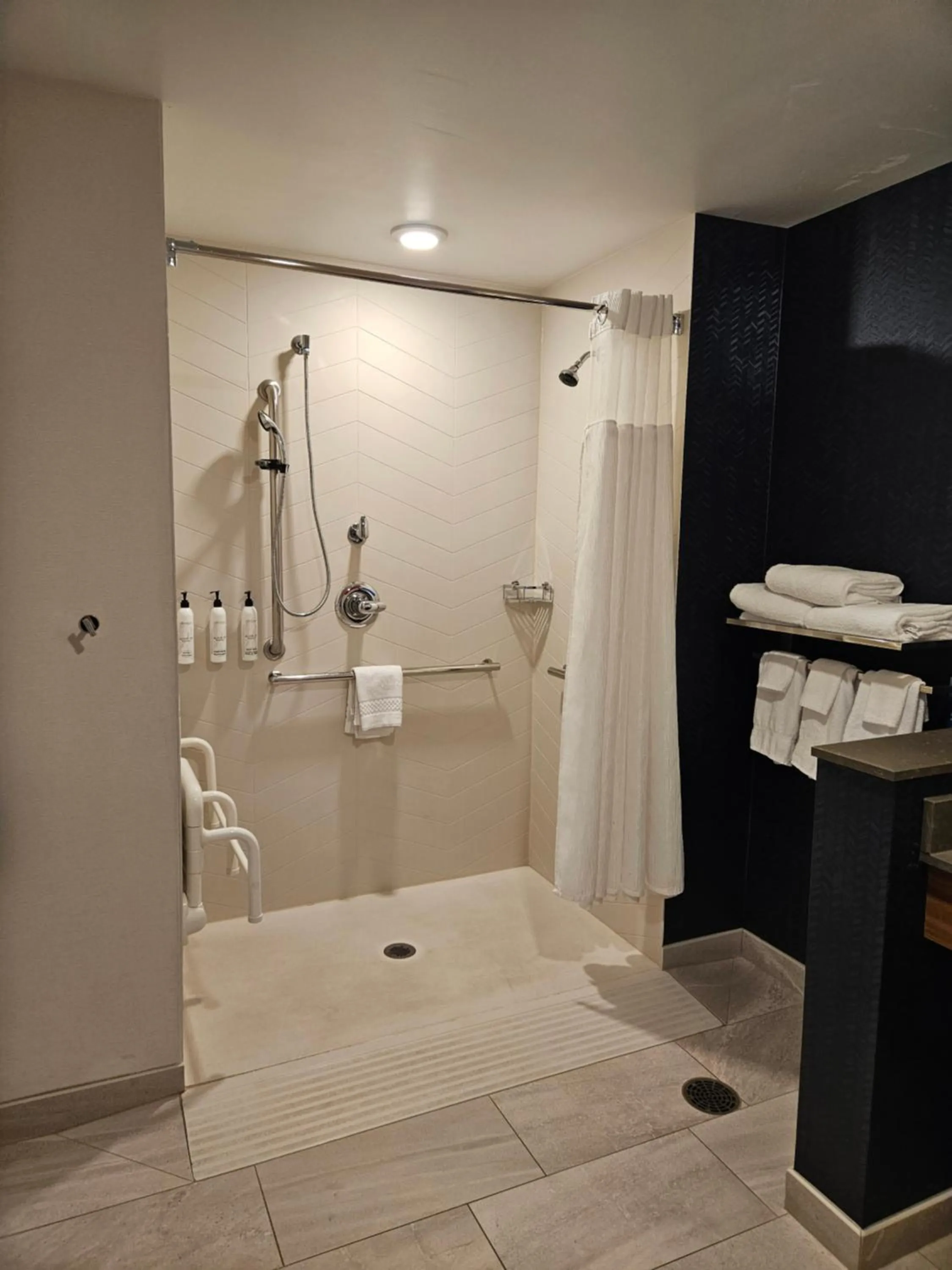 Shower in Fairfield Inn & Suites By Marriott Duluth Waterfront