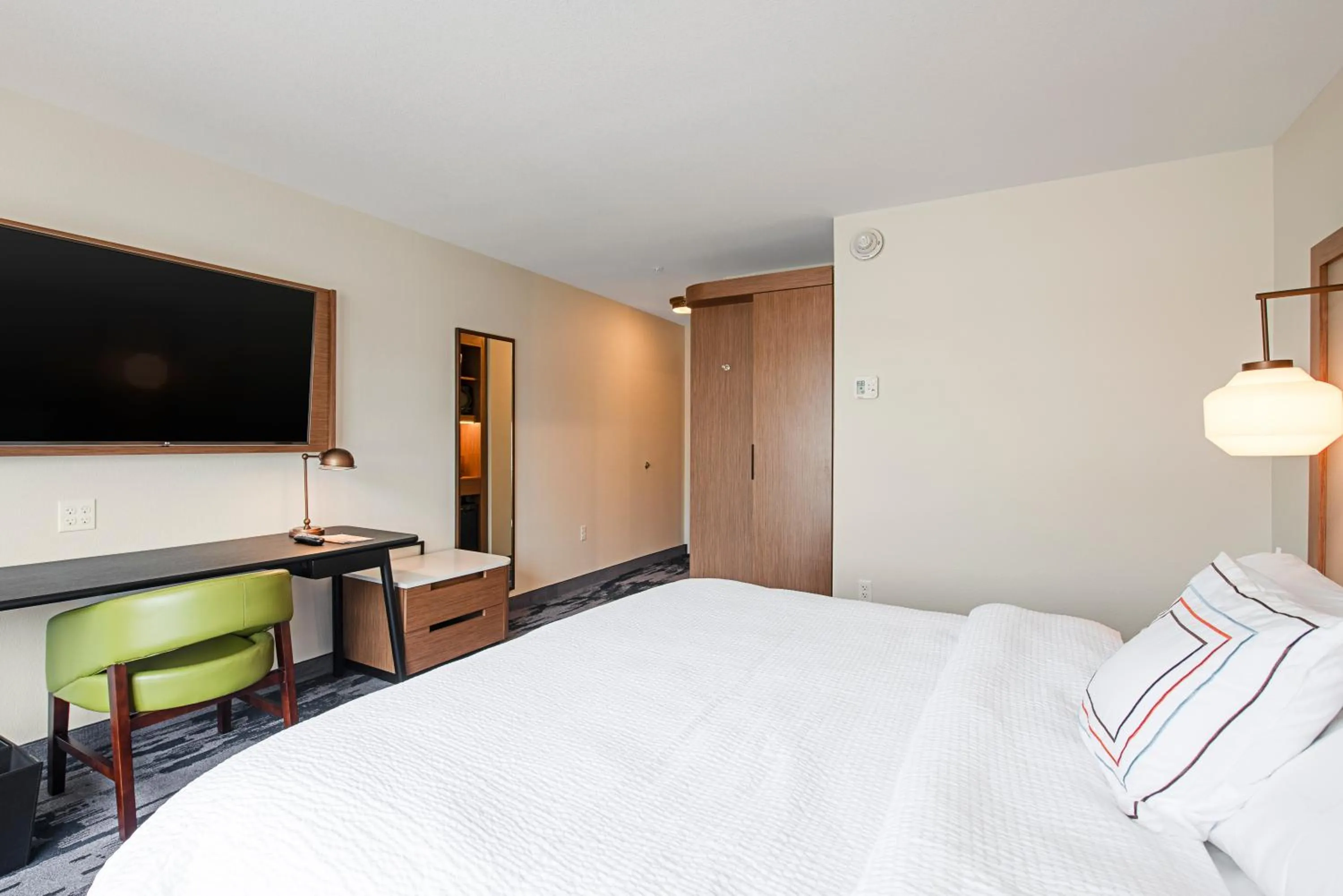 View (from property/room), Bed in Fairfield Inn & Suites By Marriott Duluth Waterfront