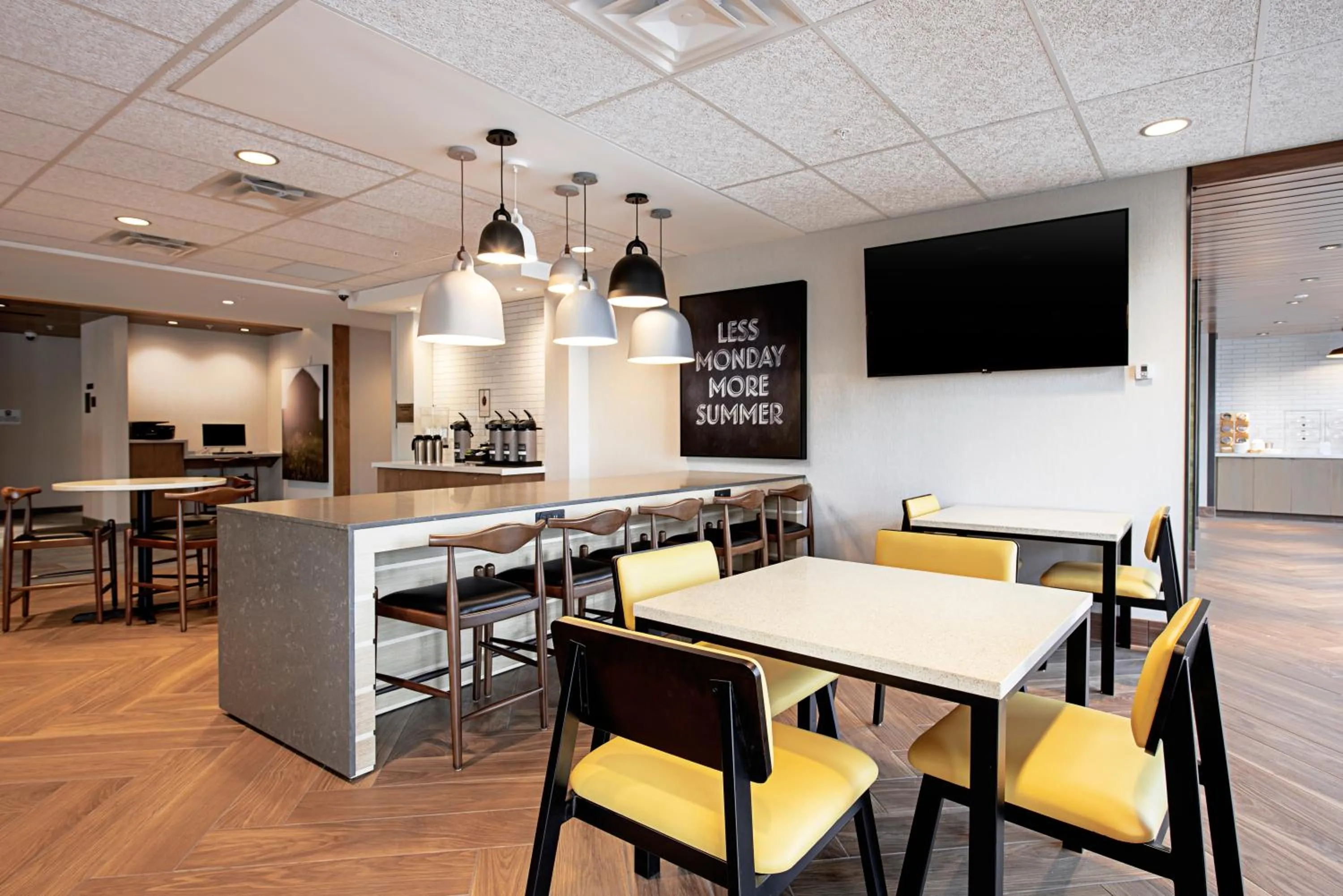 Breakfast in Fairfield Inn & Suites By Marriott Duluth Waterfront