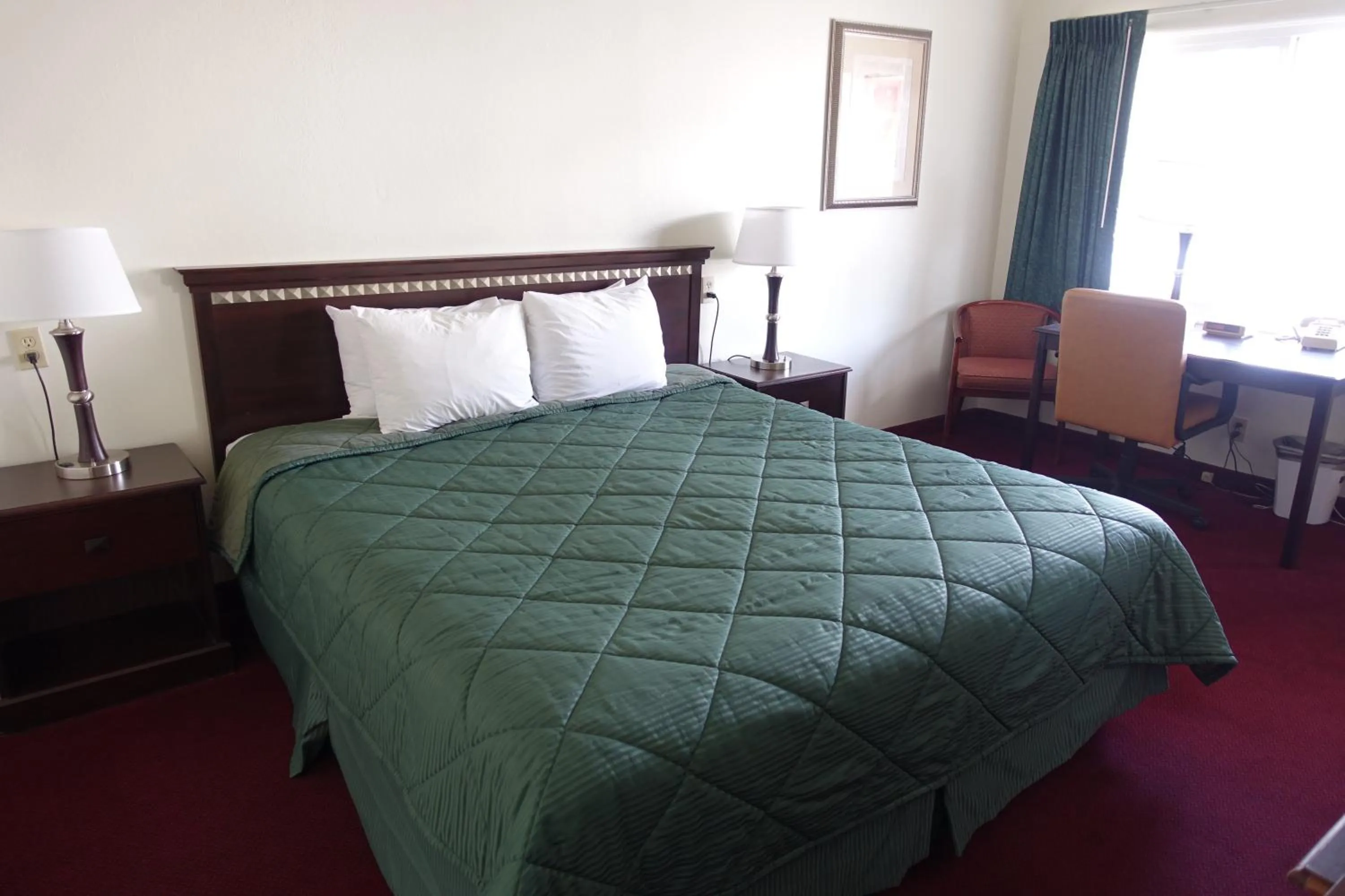 Bed in Discovery Inn - Eureka