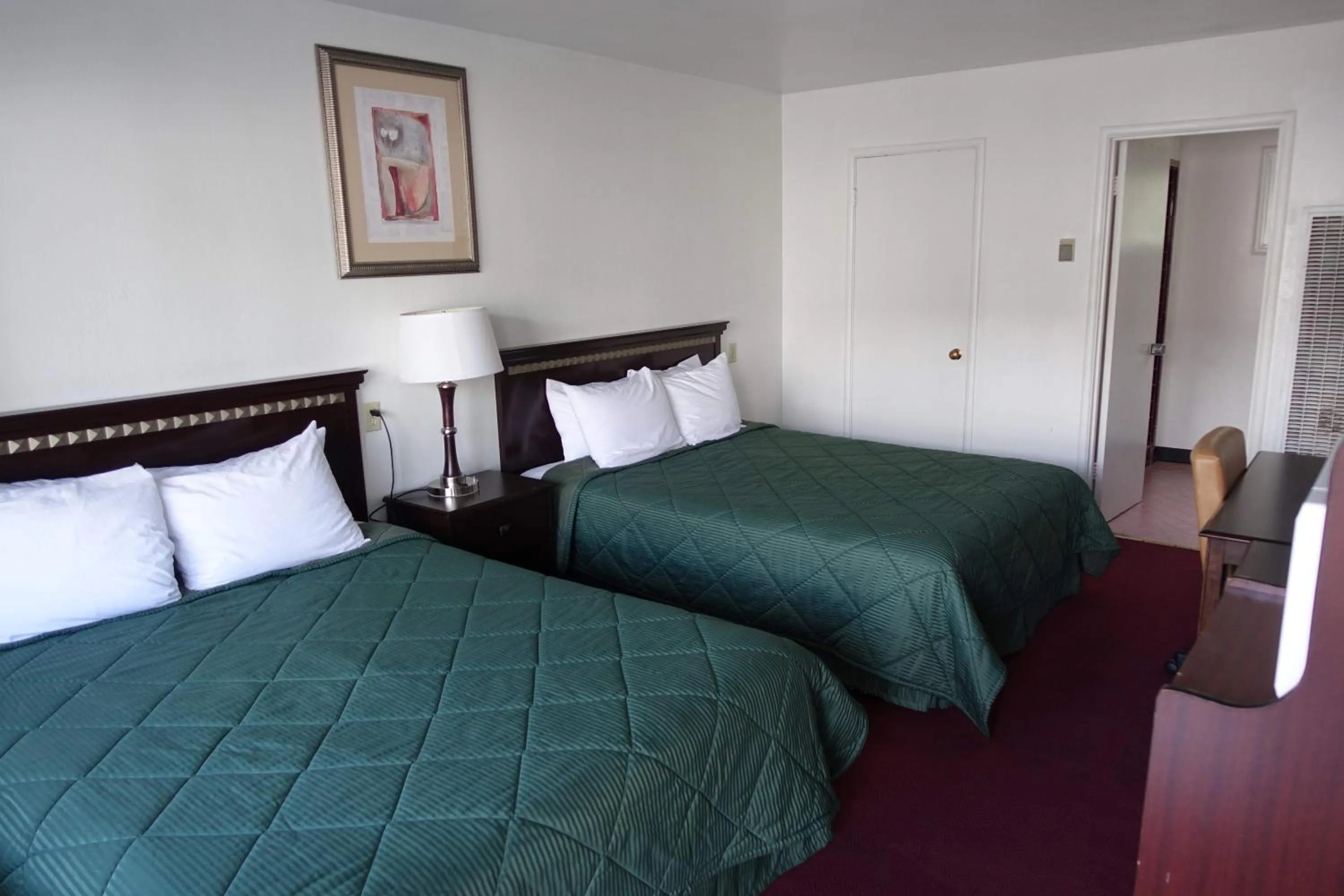 Bed in Discovery Inn - Eureka