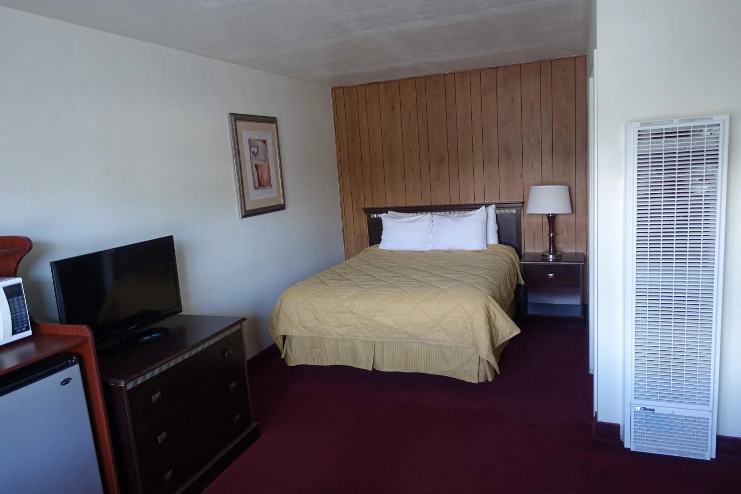 Bed in Discovery Inn - Eureka