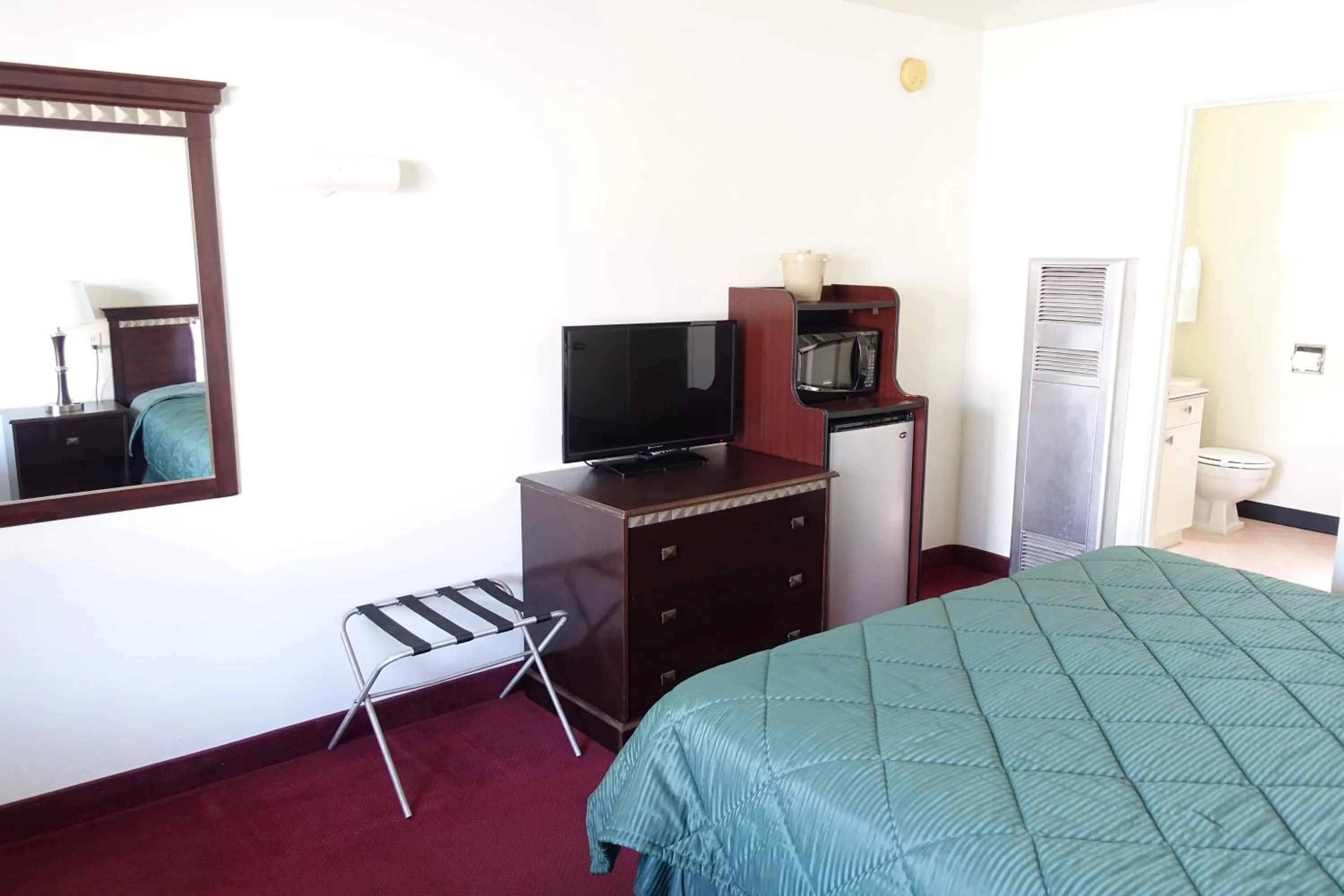 Bed in Discovery Inn - Eureka