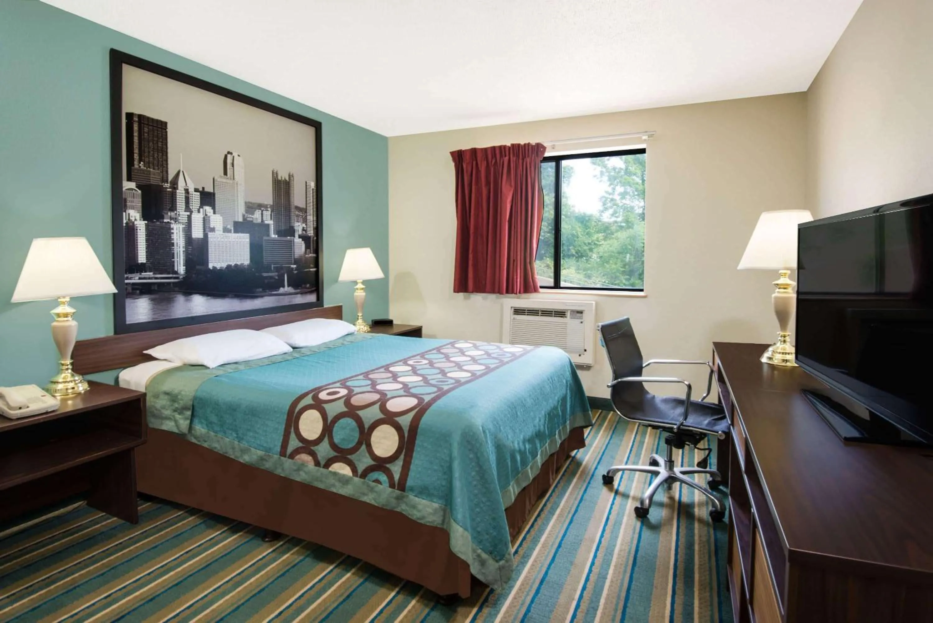 Photo of the whole room, Bed in Super 8 by Wyndham Pittsburgh PA Airport-University Area