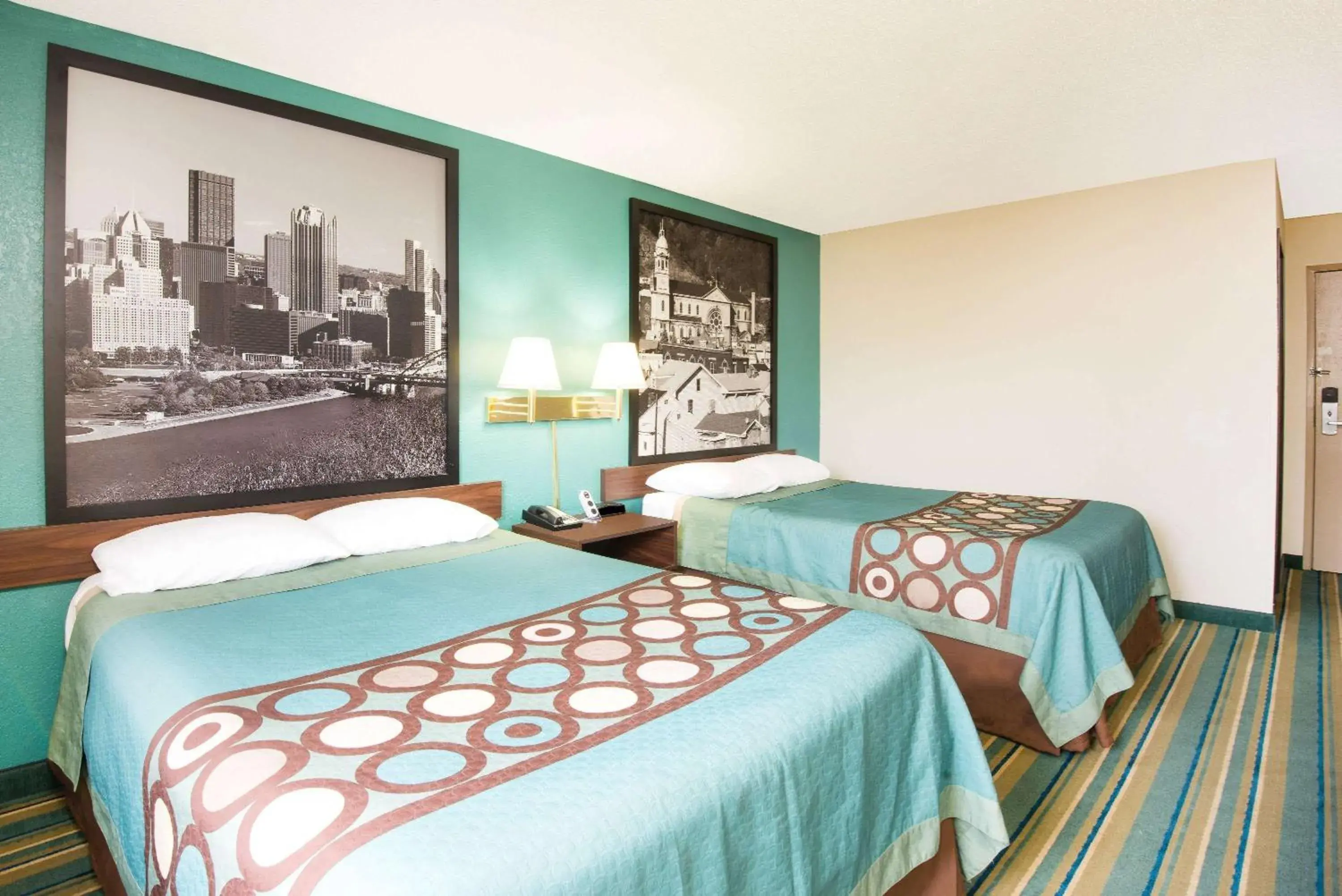 Photo of the whole room, Bed in Super 8 by Wyndham Pittsburgh PA Airport-University Area Photo of the whole room, Bed in Super 8 by Wyndham Pittsburgh PA Airport-University Area