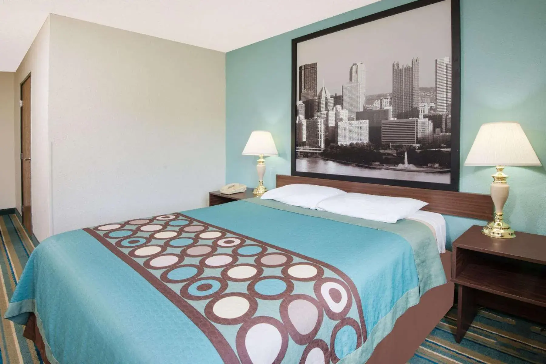 Queen Room - Smoking in Super 8 by Wyndham Pittsburgh PA Airport-University Area Queen Room - Smoking in Super 8 by Wyndham Pittsburgh PA Airport-University Area