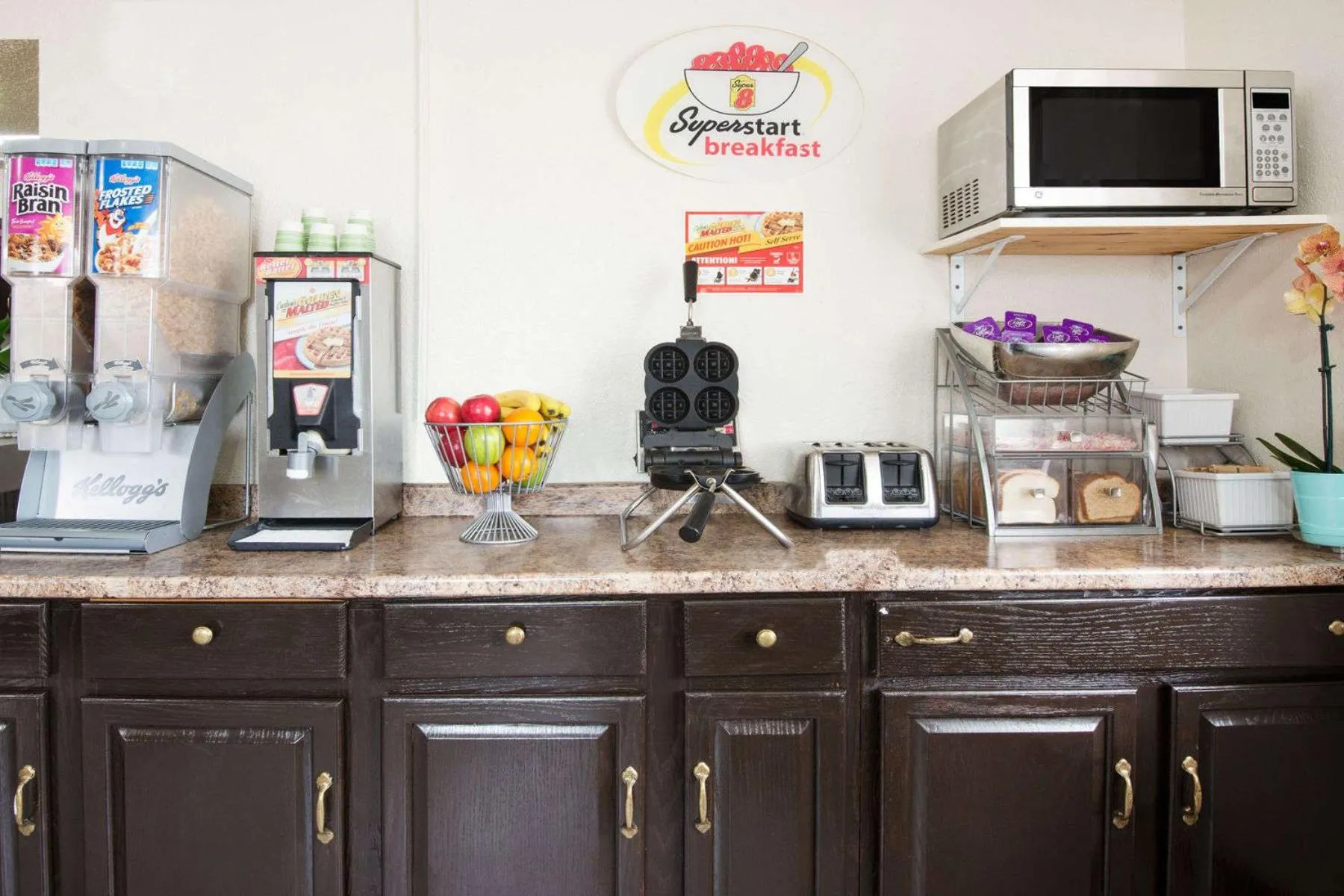 Super 8 by Wyndham Pittsburgh PA Airport-University Area