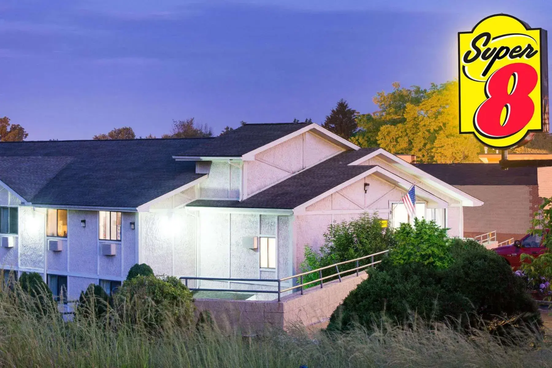 Super 8 by Wyndham Pittsburgh PA Airport-University Area Super 8 by Wyndham Pittsburgh PA Airport-University Area