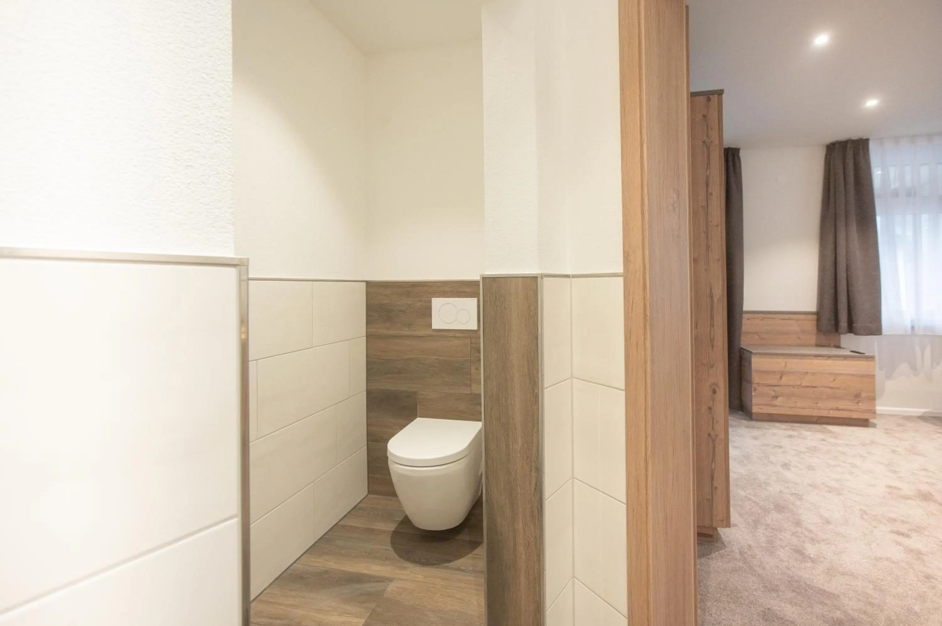 Toilet in Hotel dasZimmermann