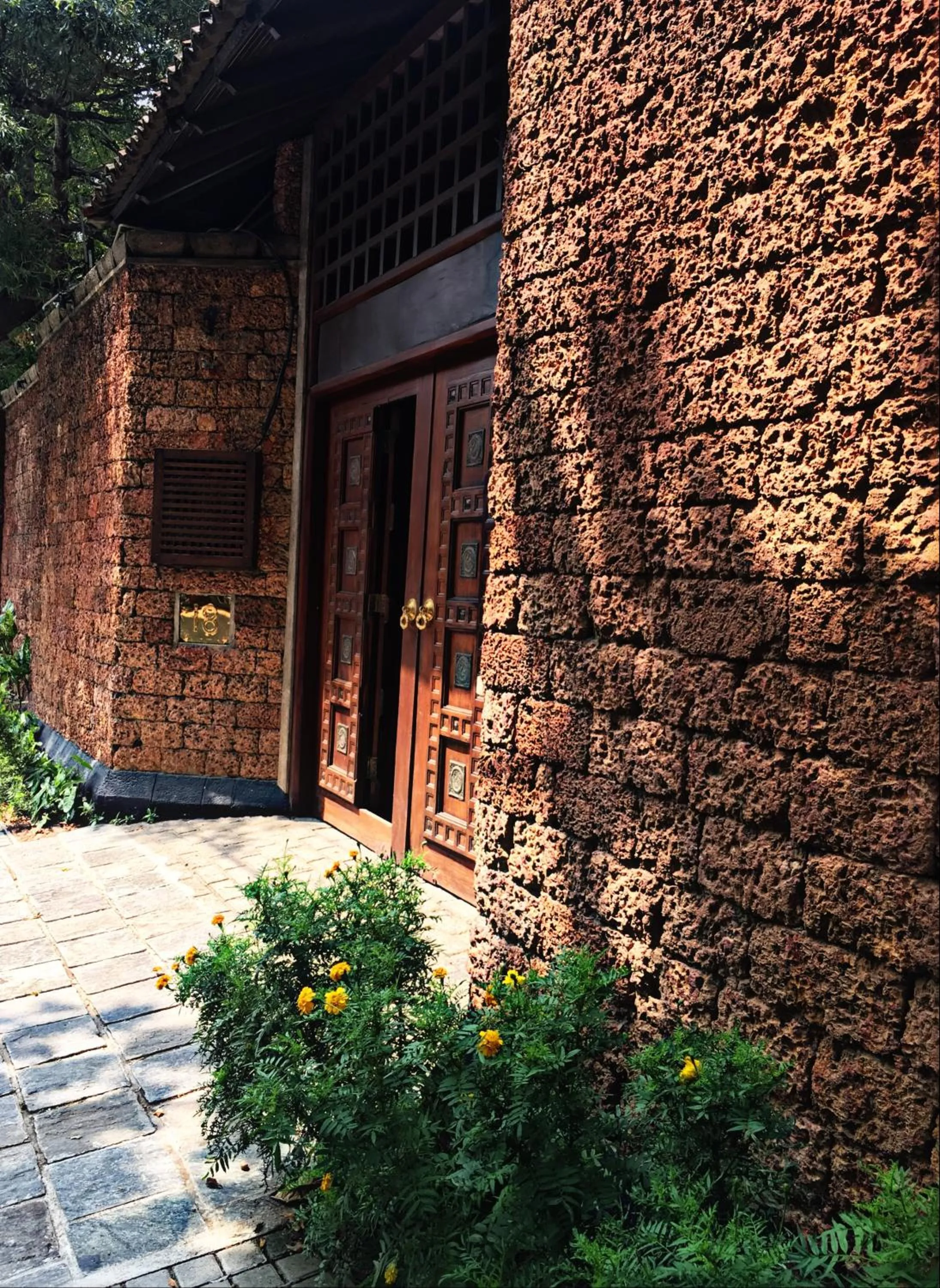 Facade/entrance in Artisan Villa