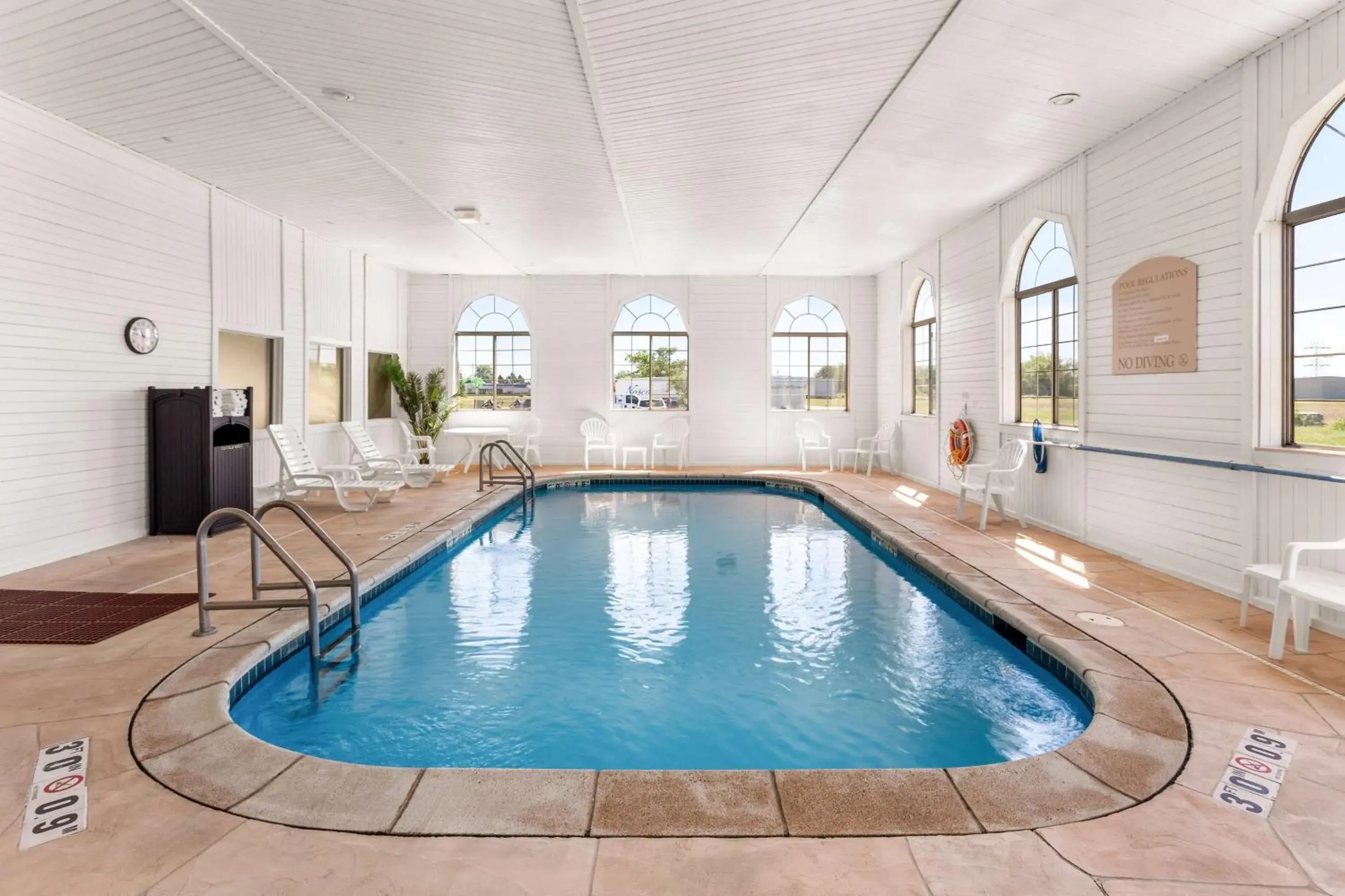 Pool view in Best Western Oglesby Inn Pool view in Best Western Oglesby Inn