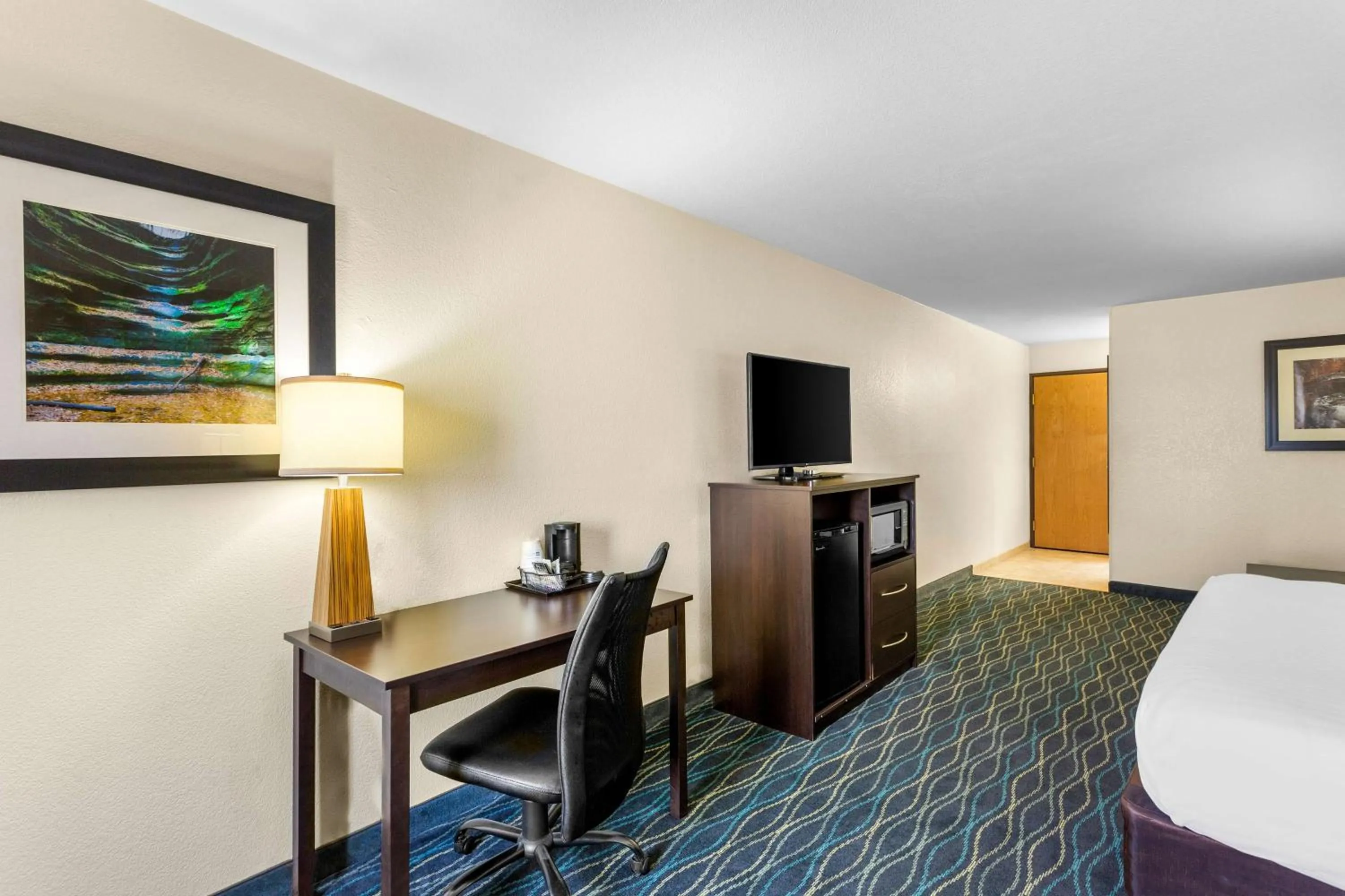 Bedroom, Bed in Best Western Oglesby Inn