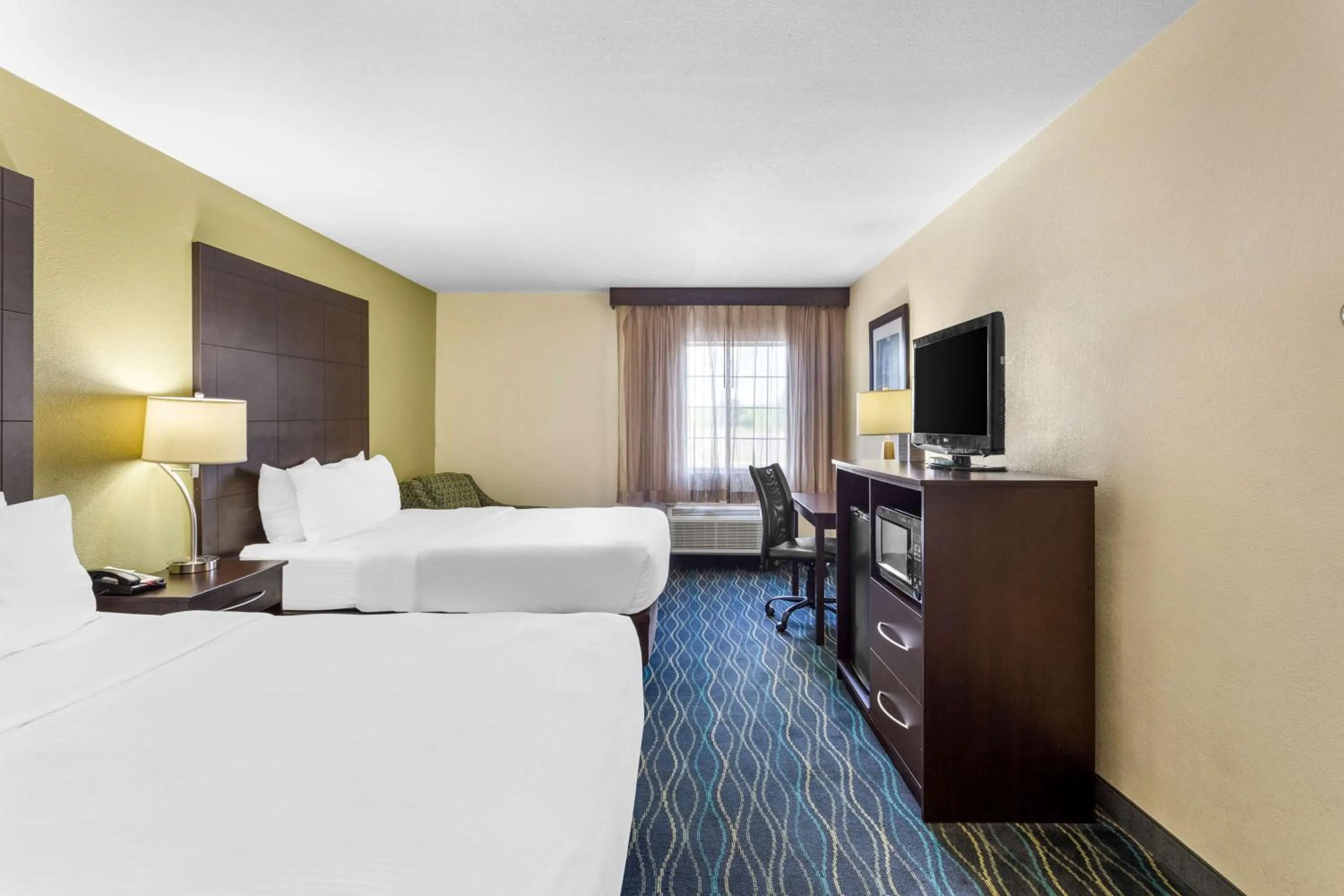 Bedroom, Bed in Best Western Oglesby Inn