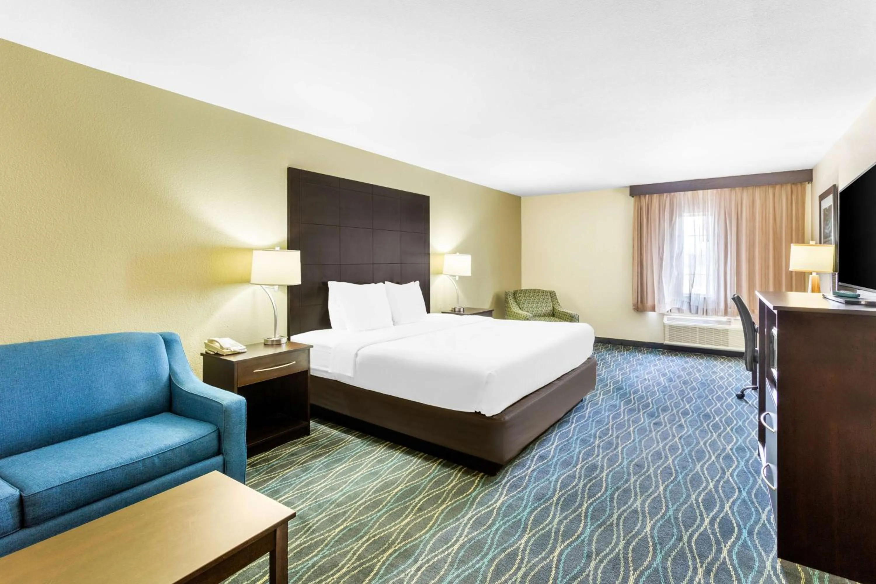 Bedroom, Bed in Best Western Oglesby Inn