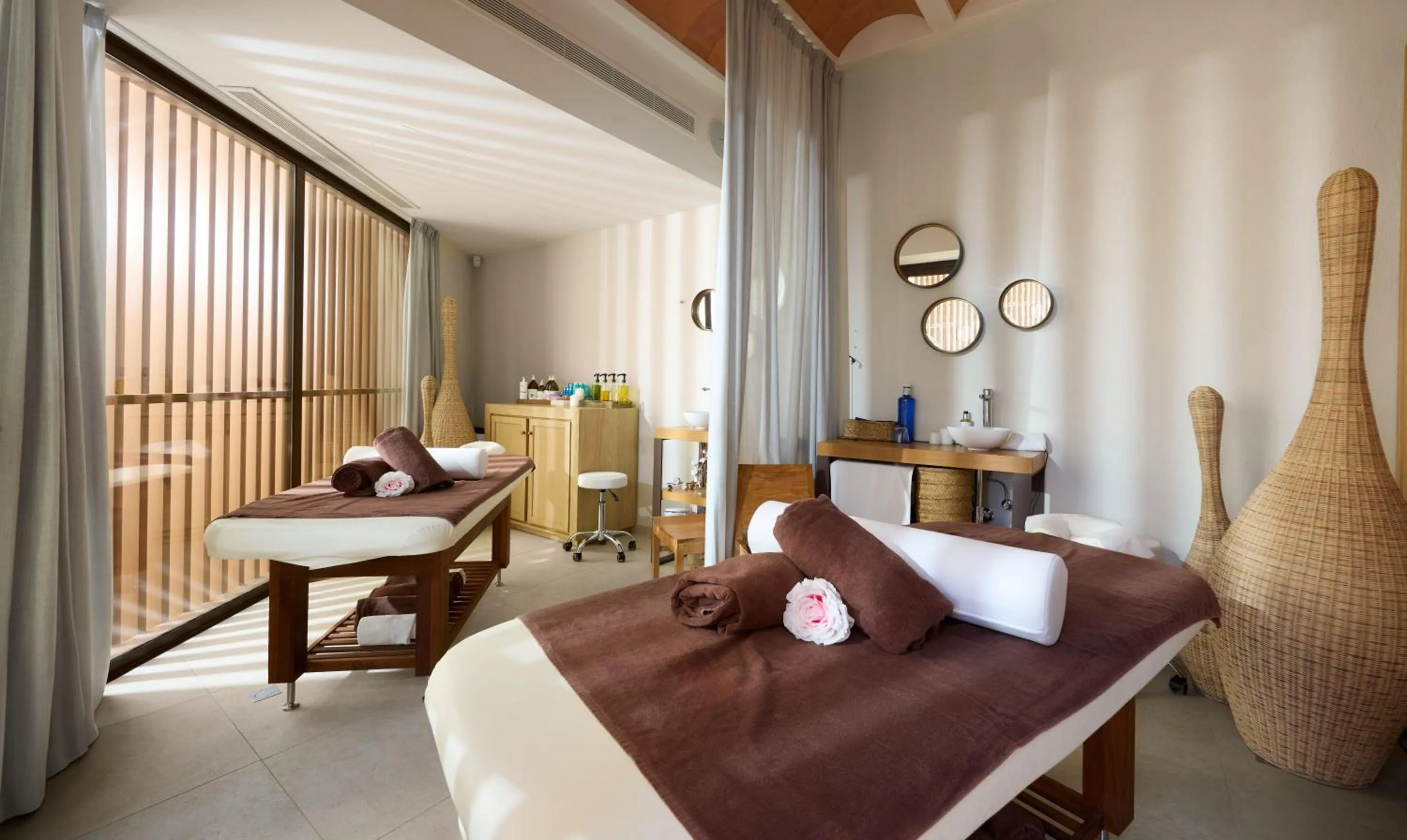 Spa and wellness centre/facilities, Bed in Cala San Miguel Ibiza Resort, Adults only, Curio Collection by Hilton