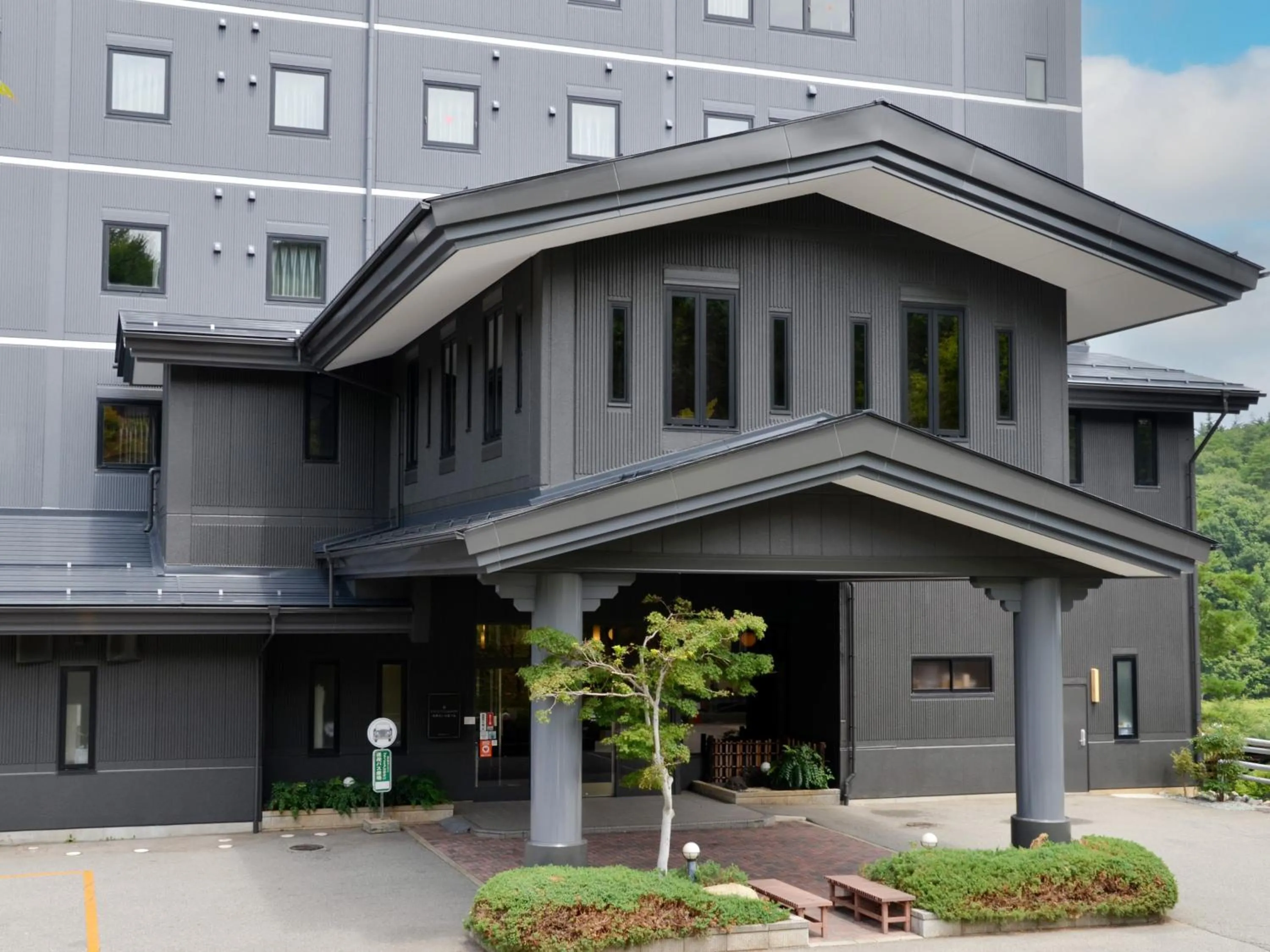 Property building in Route Inn Grantia Hidatakayama Wakura no yado