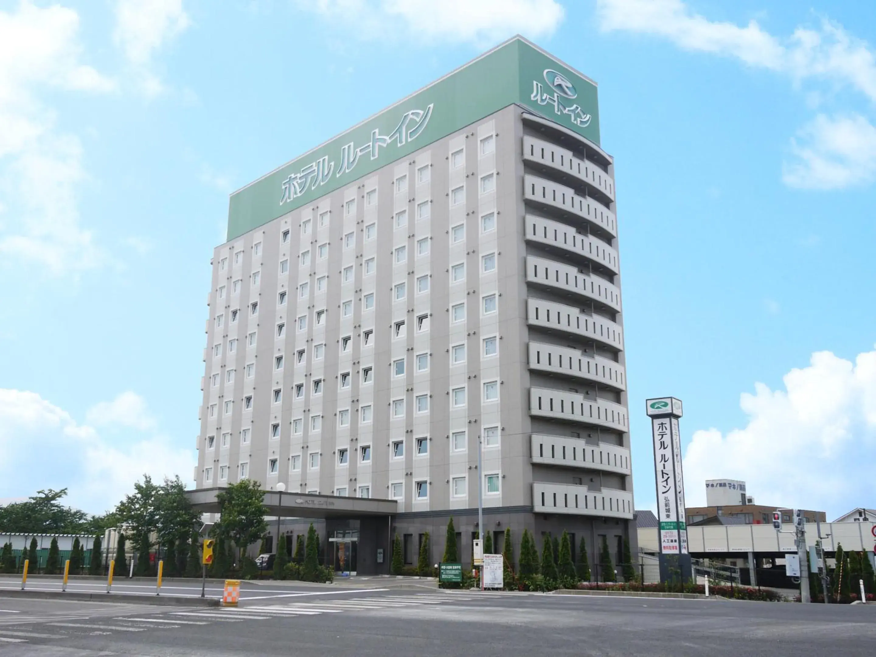 Property building in Hotel Route-Inn Hirosaki Ekimae Property building in Hotel Route-Inn Hirosaki Ekimae