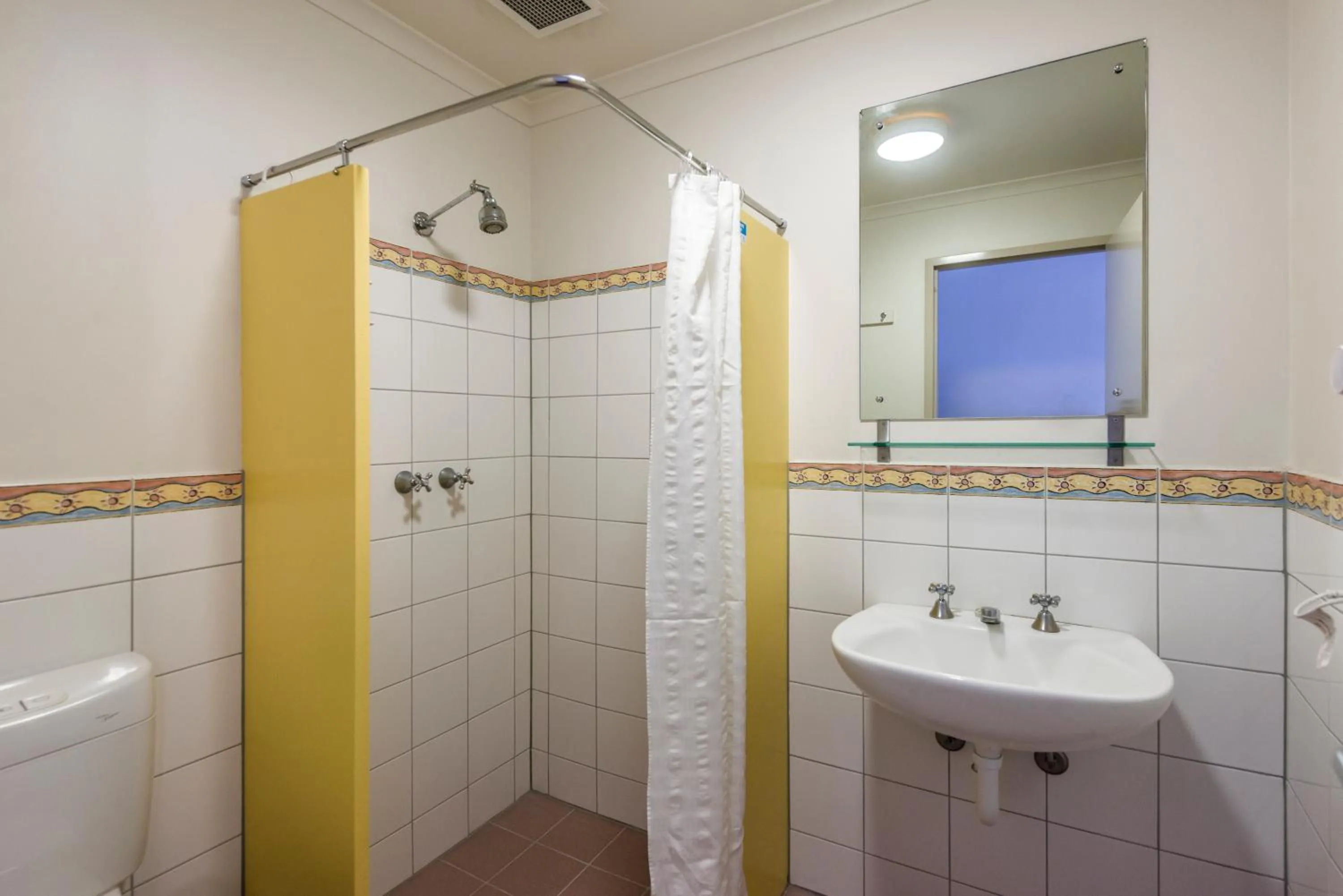 Shower in YHA Adelaide Central