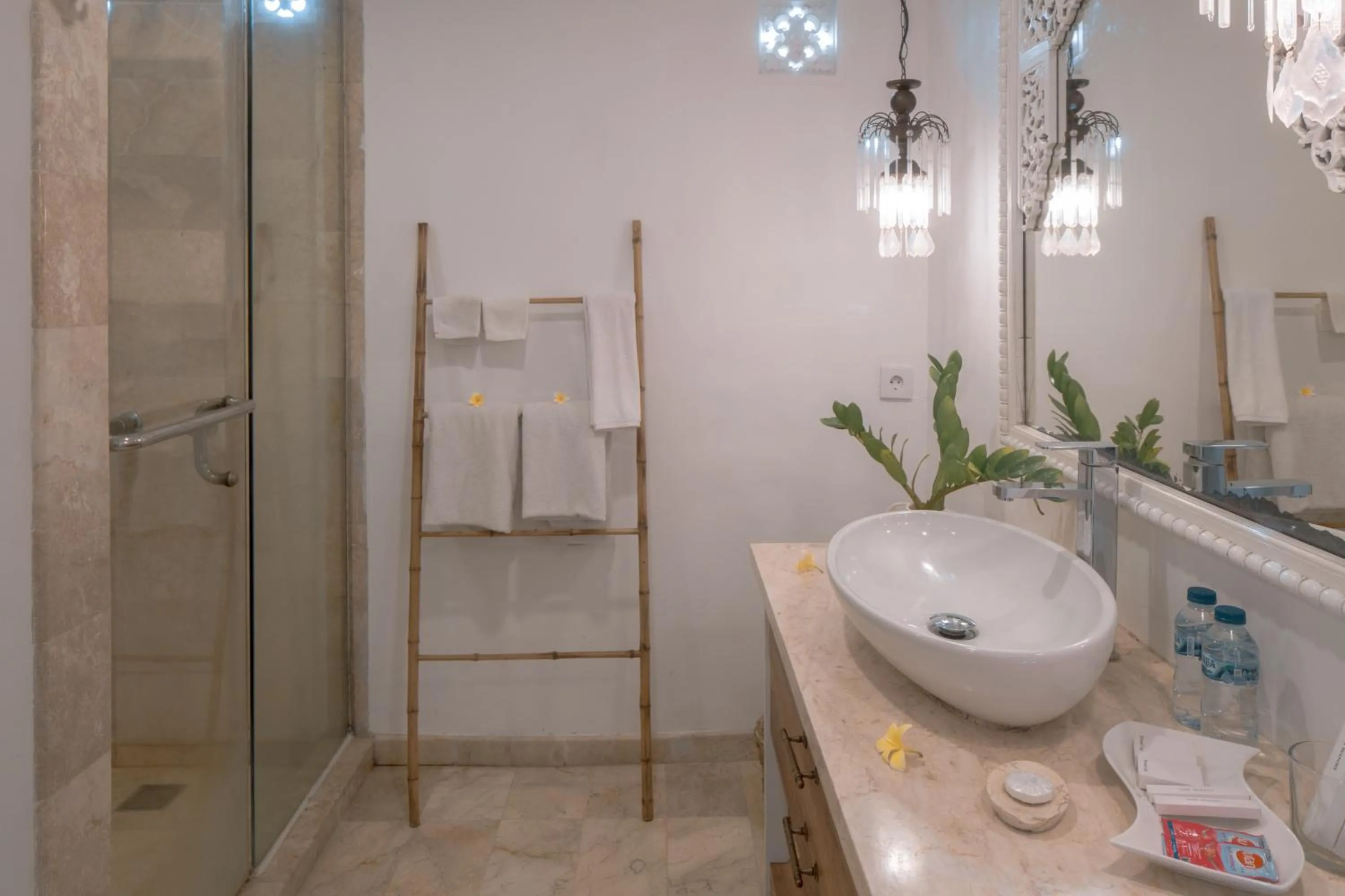 Shower in Villa Puri Balangan