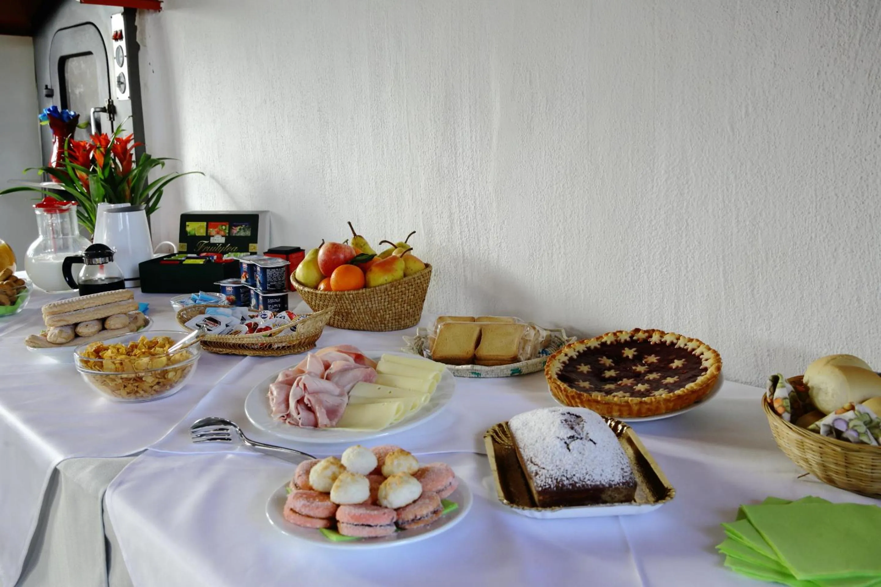 Continental breakfast in B&B Campu Moru