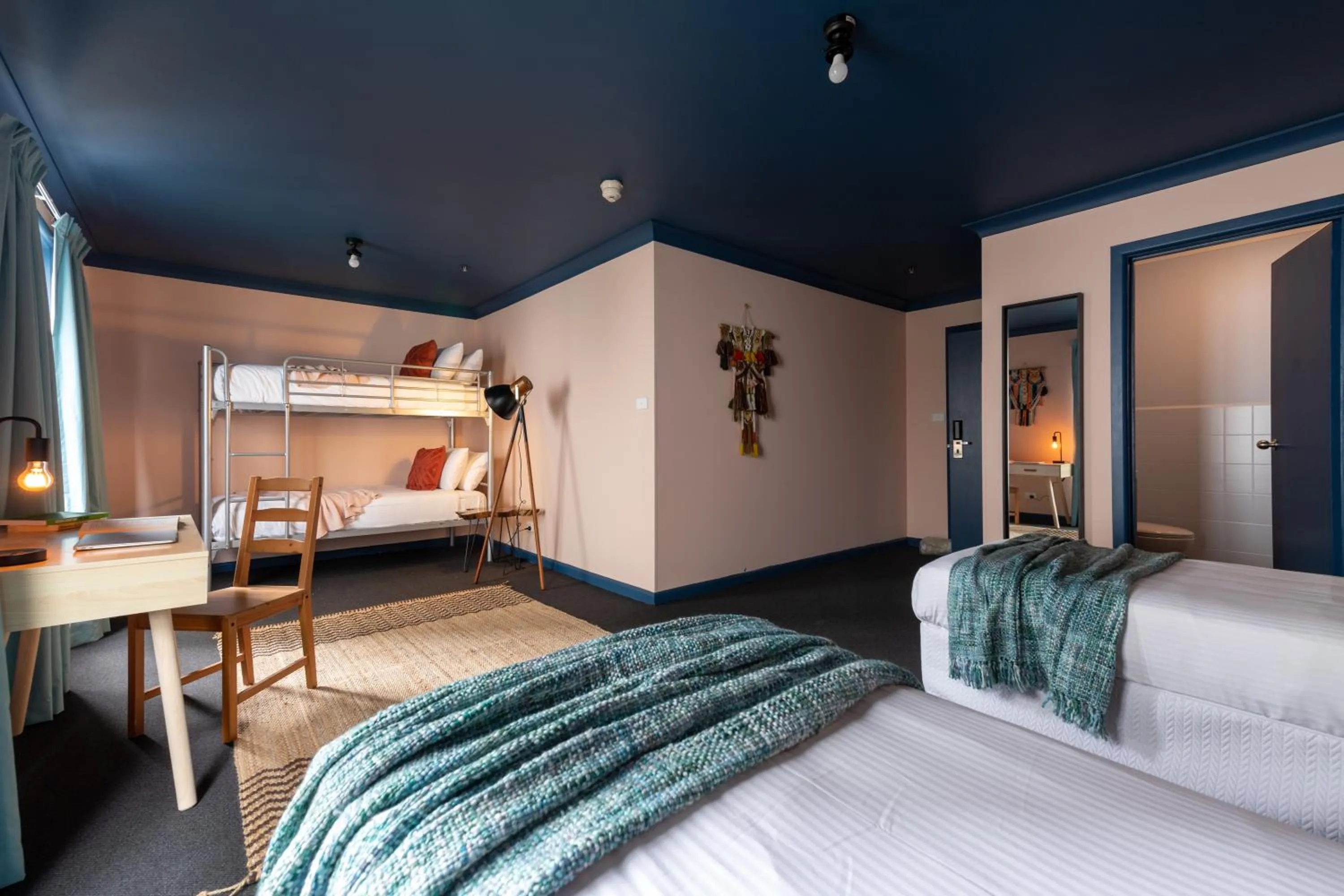 bunk bed, Bed in Roamer St Kilda