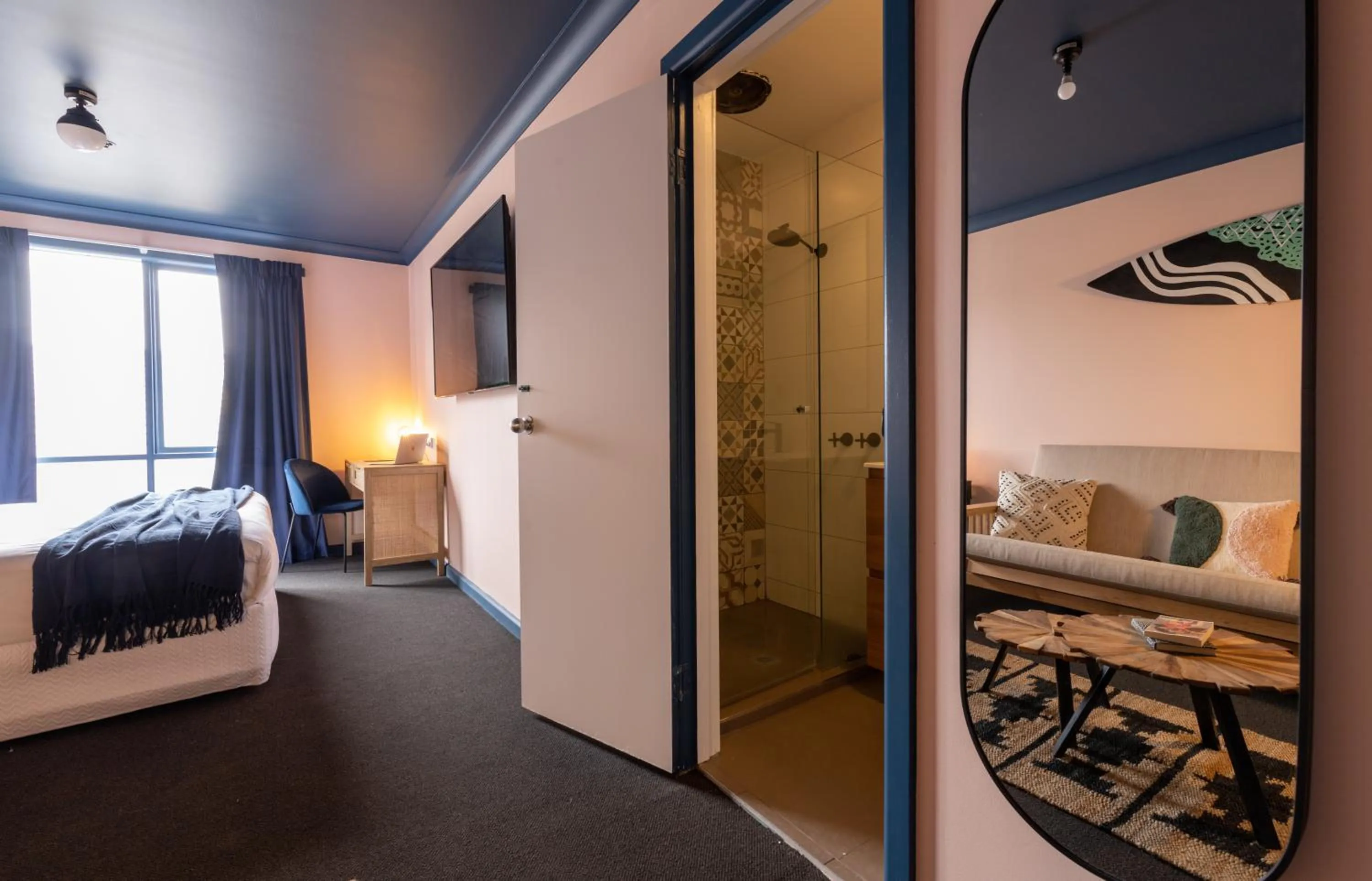 Bathroom, Bed in Roamer St Kilda