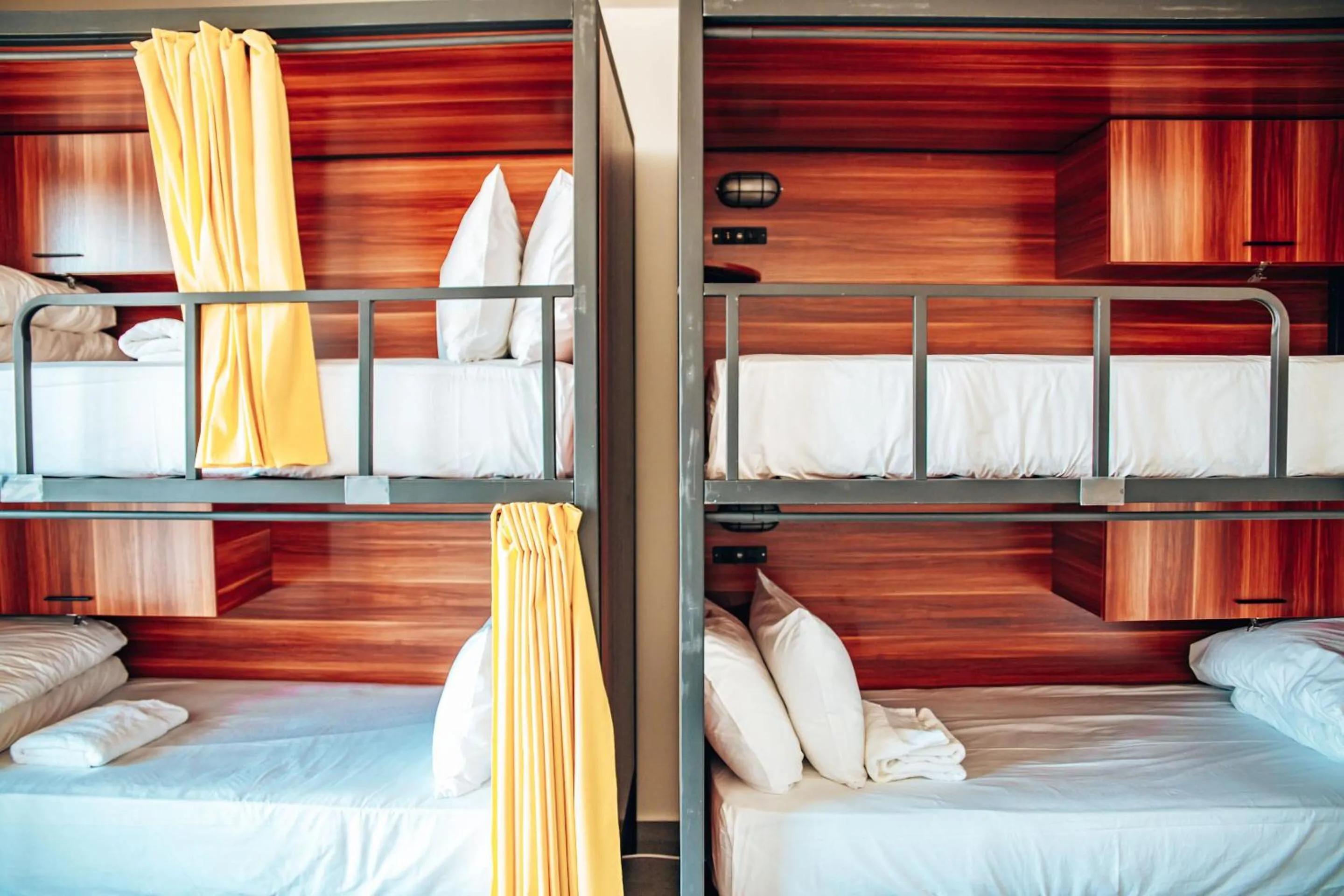 bunk bed, Bed in Roamer St Kilda