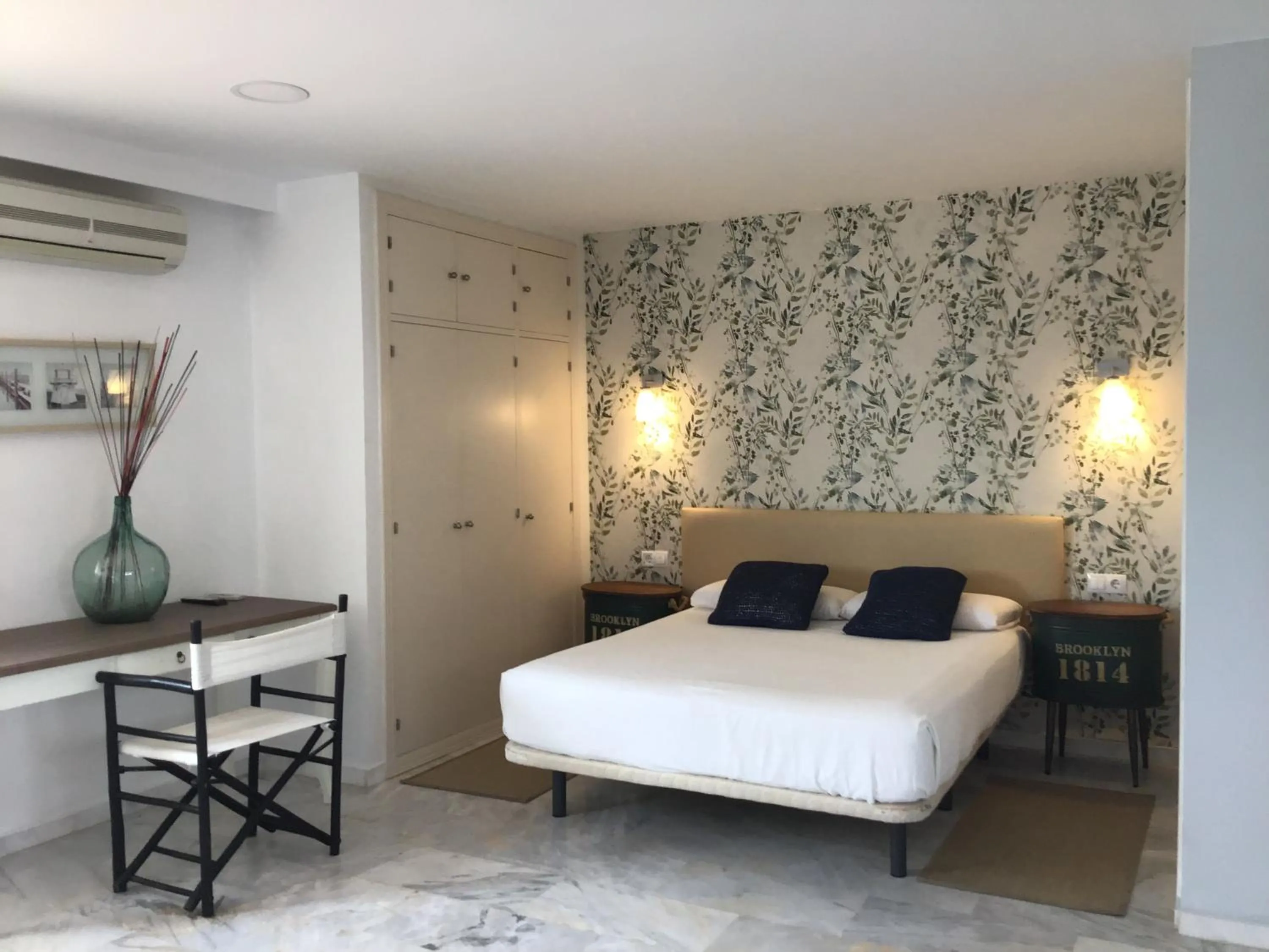 Photo of the whole room, Bed in Hotel Nómadas