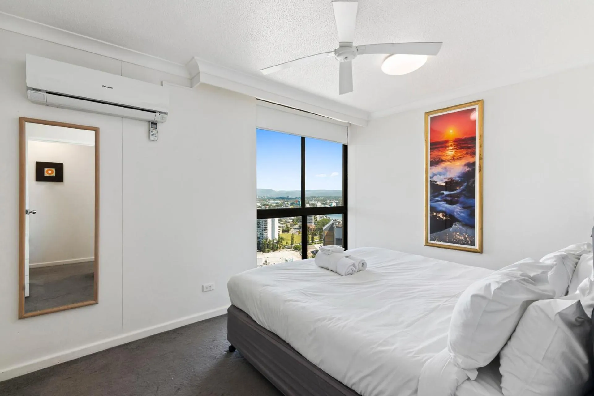 Bedroom, Bed in Beachcomber Resort - Official