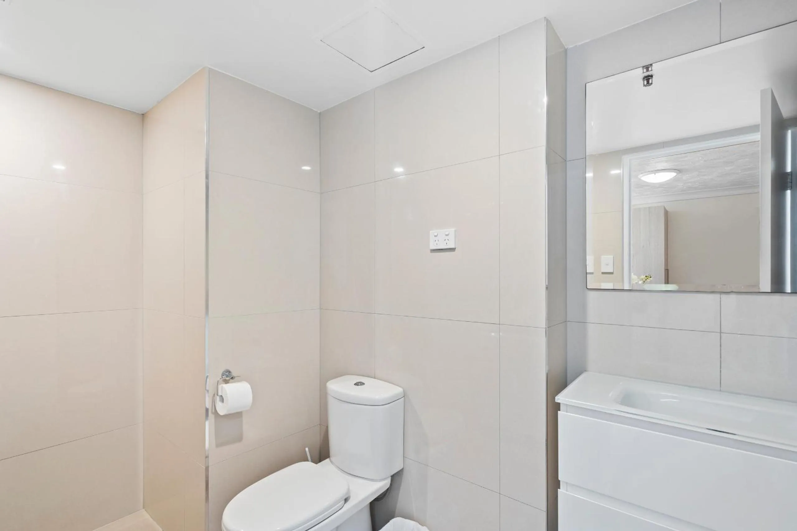 Bathroom in Beachcomber Resort - Official