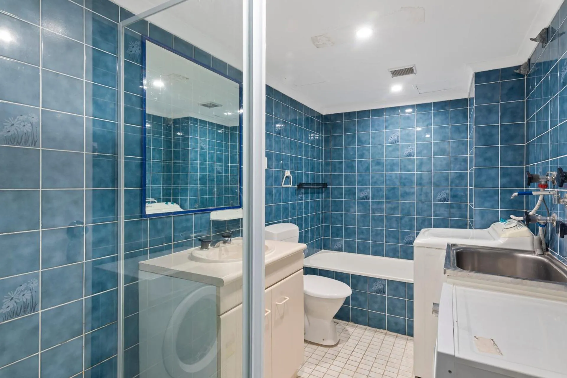 Bathroom in Beachcomber Resort - Official