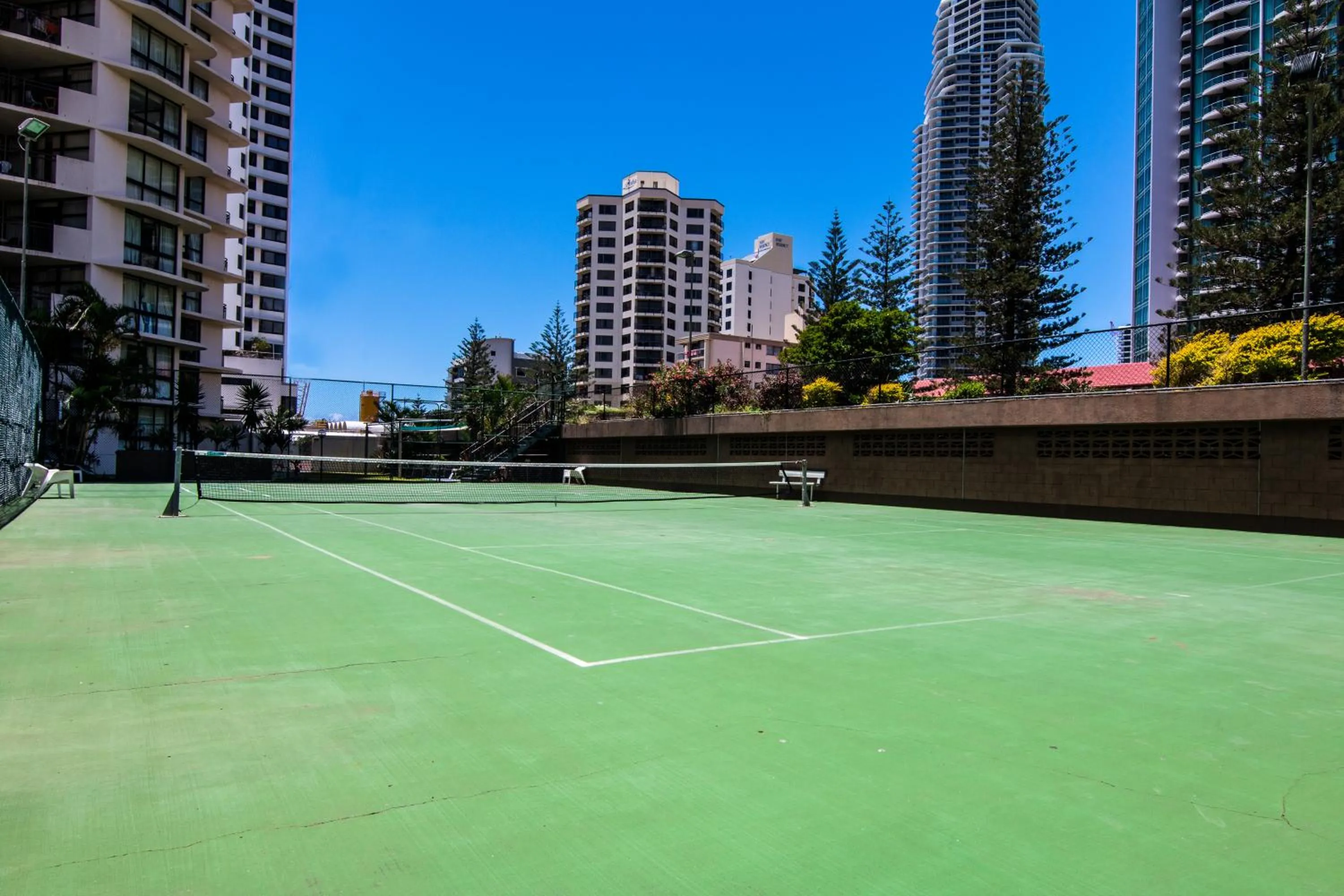 Tennis court in Beachcomber Resort - Official