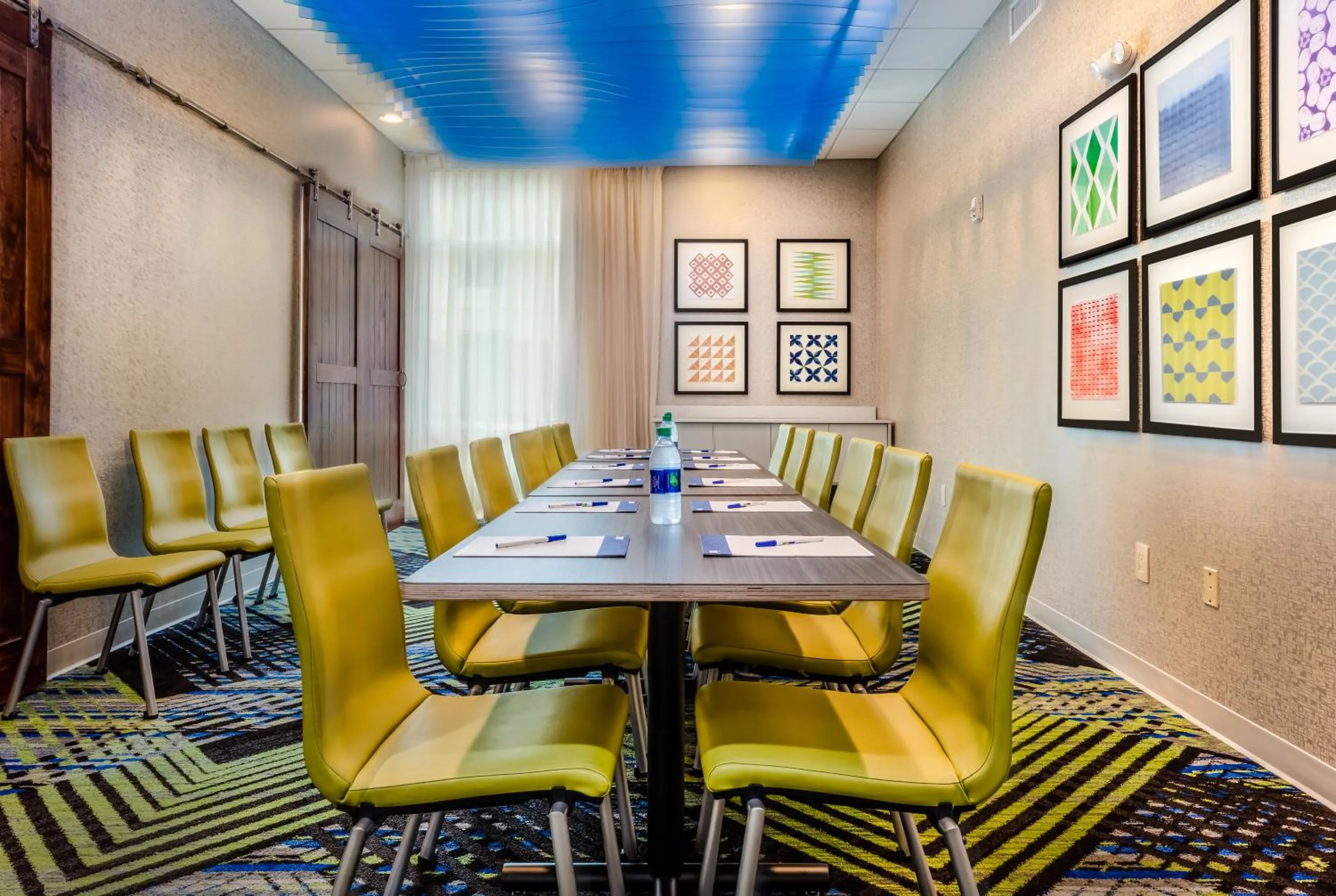 Meeting/conference room in Holiday Inn Express Calhoun South by IHG