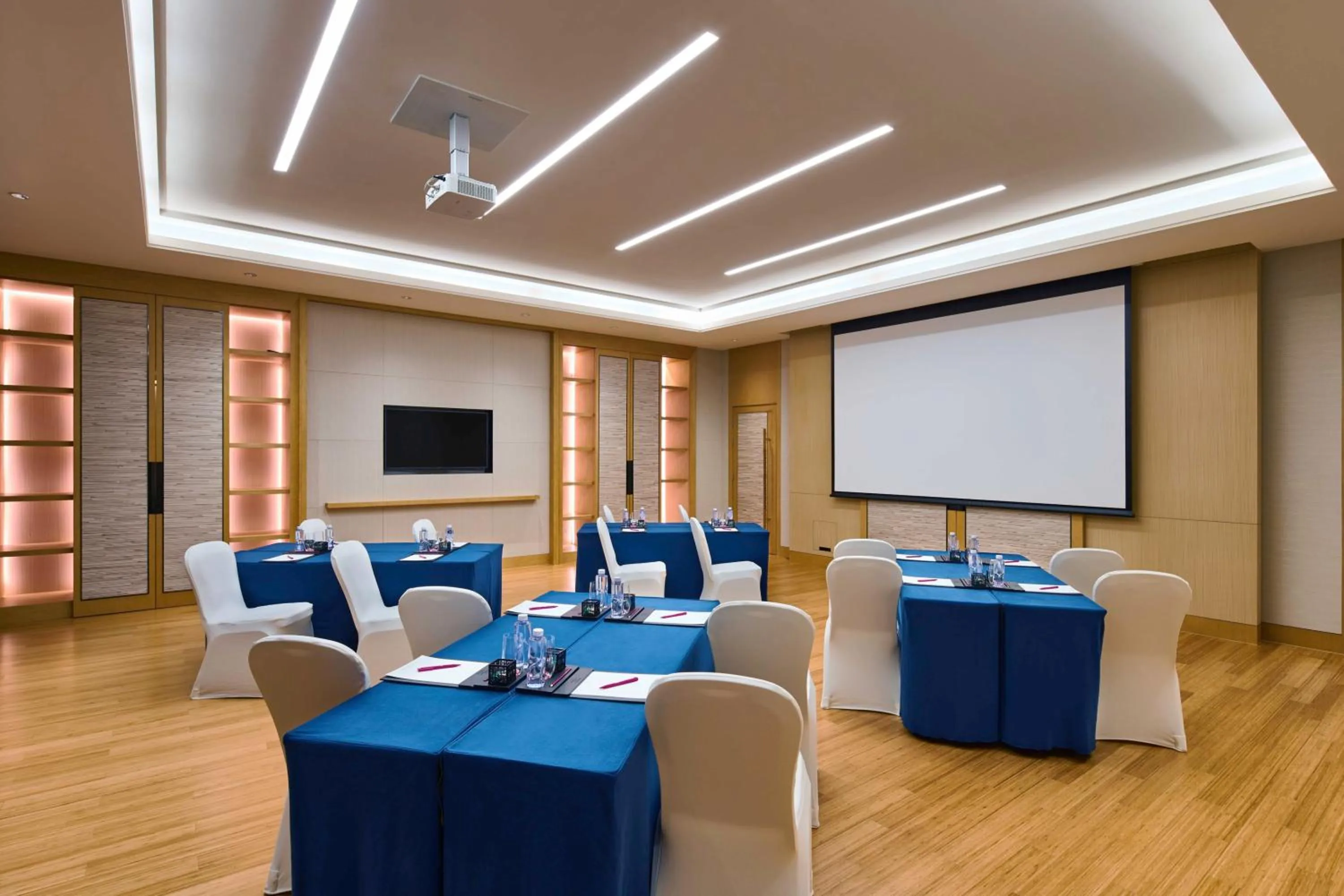 Meeting/conference room in Crowne Plaza Sanya Haitang Bay Resort by IHG