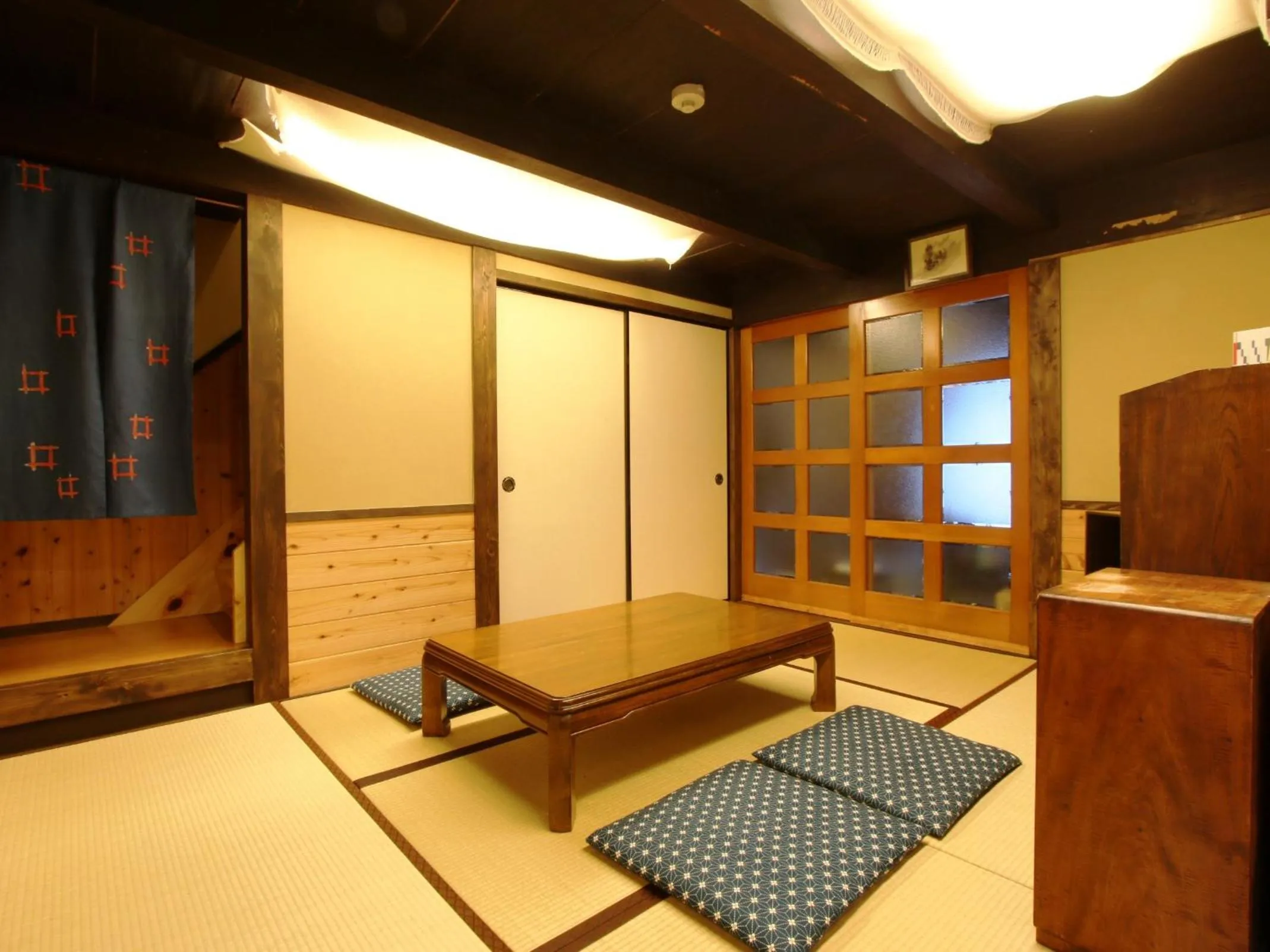 Communal lounge/ TV room, Bed in Iwamura Guest House Yanagiya