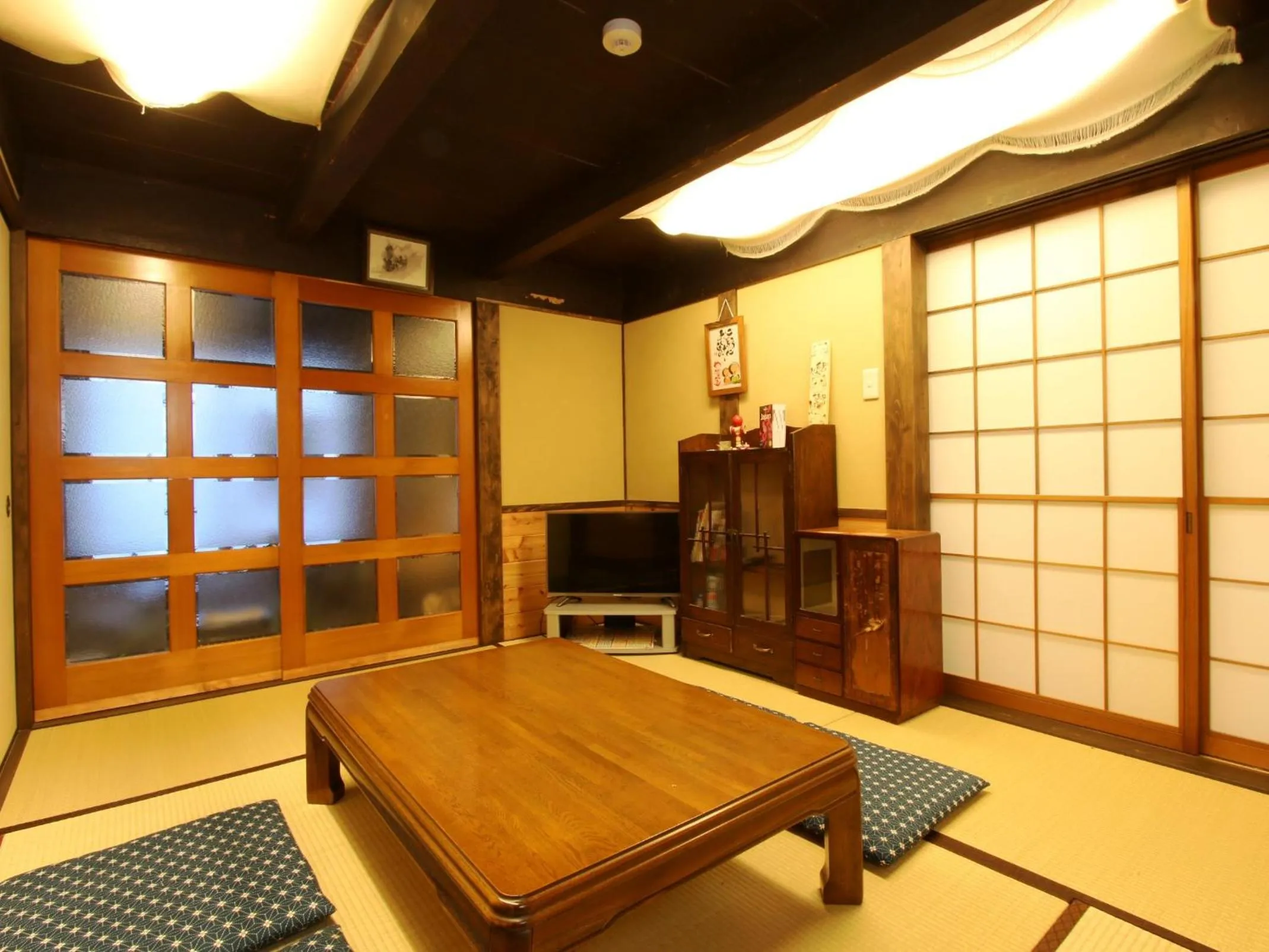 Communal lounge/ TV room in Iwamura Guest House Yanagiya