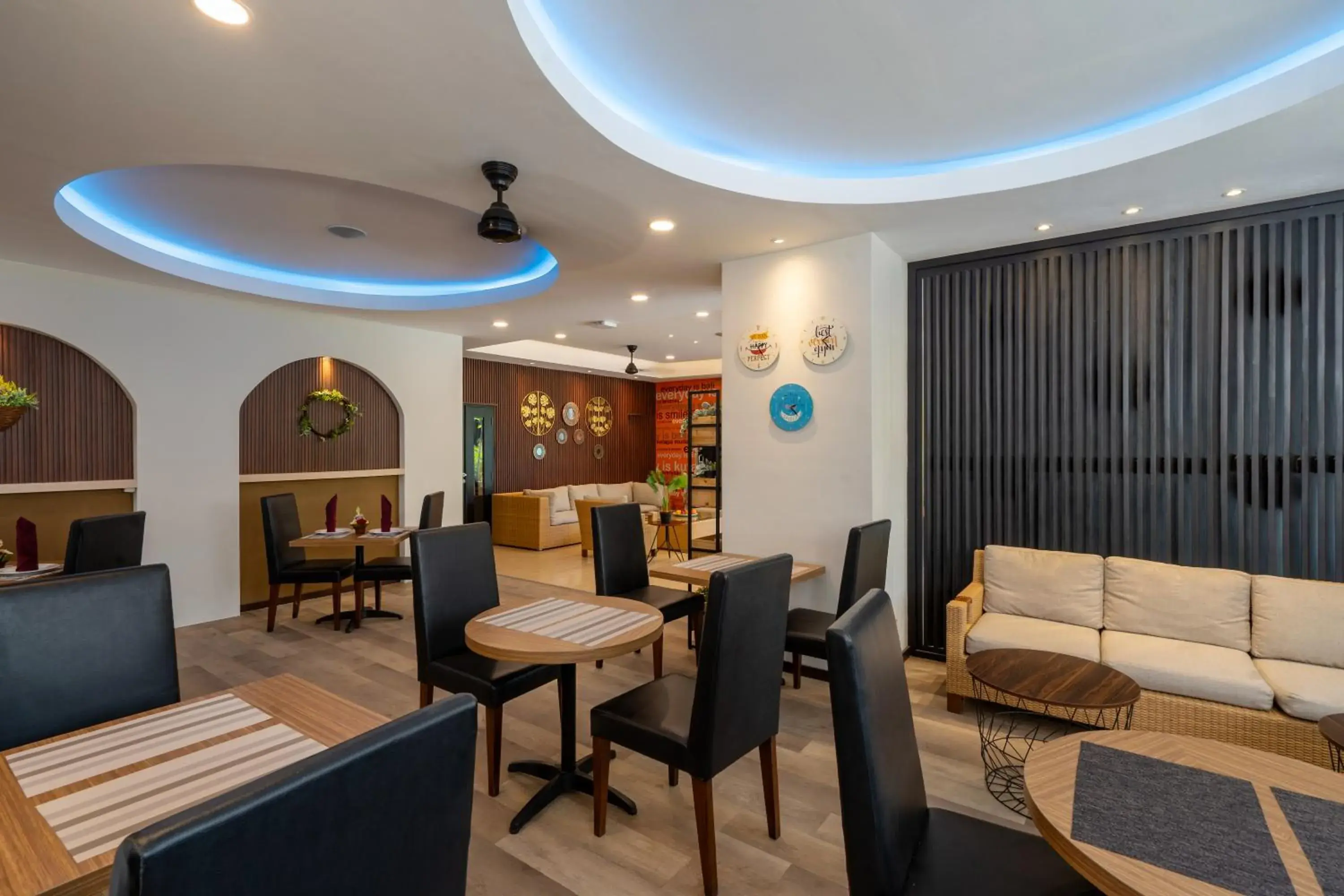 Restaurant/places to eat in Everyday Hotel Kuta Central